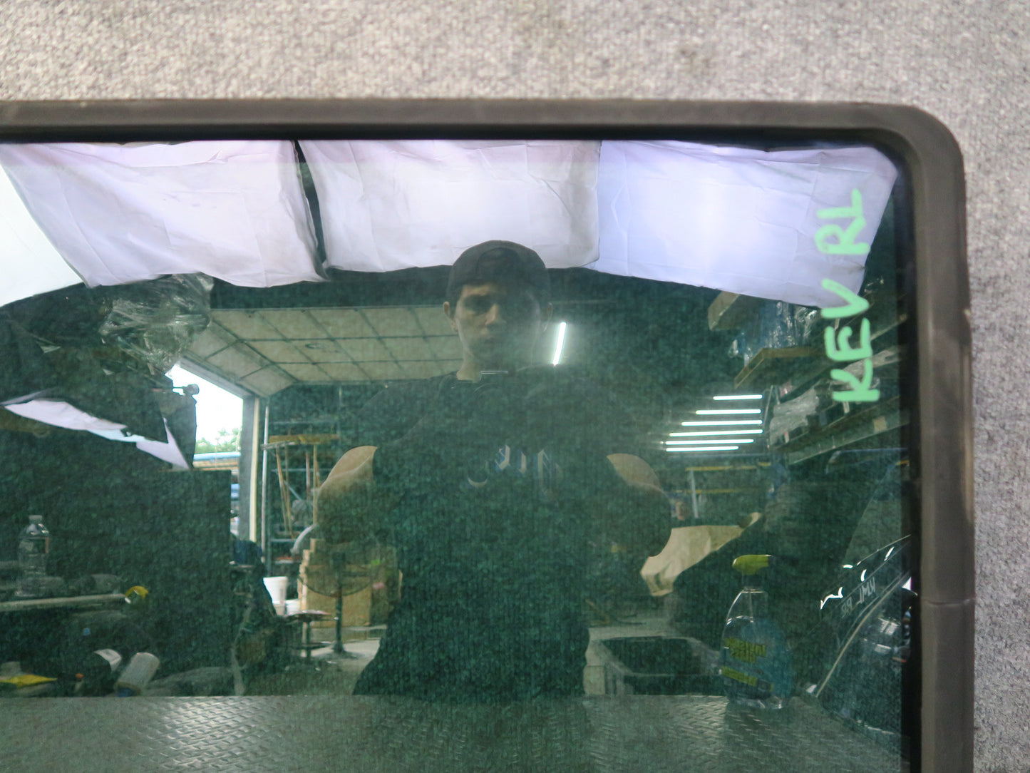 01-03 Volkswagen VW Eurovan T4 Center Middle Left Movable Glass Window OEM