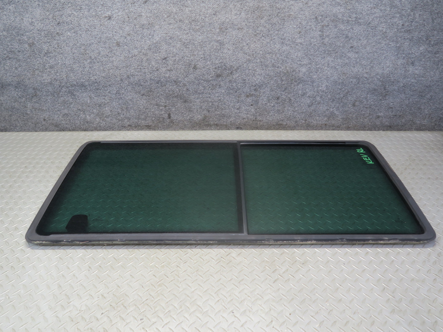 01-03 Volkswagen VW Eurovan T4 Center Middle Left Movable Glass Window OEM
