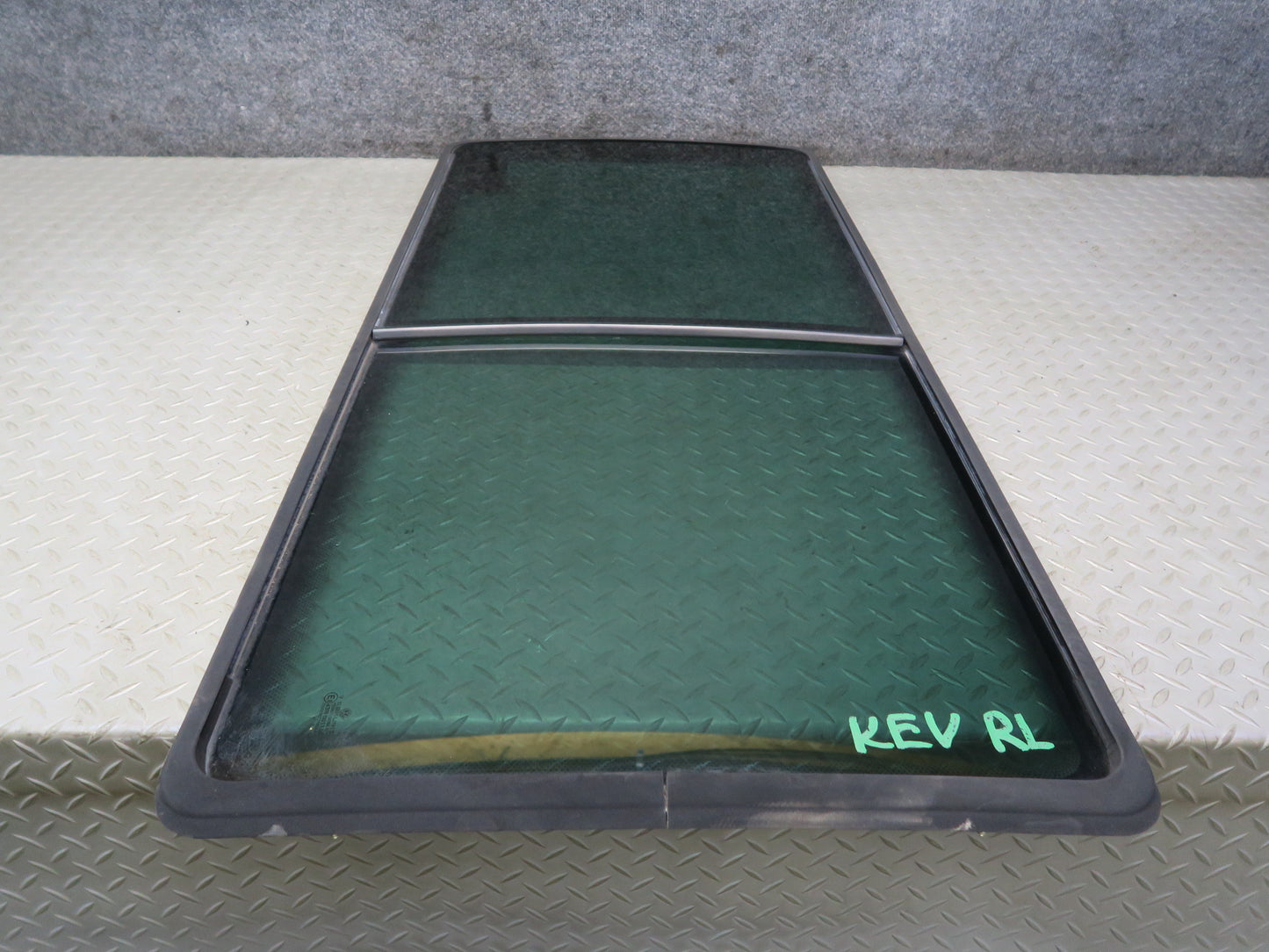 01-03 Volkswagen VW Eurovan T4 Center Middle Left Movable Glass Window OEM