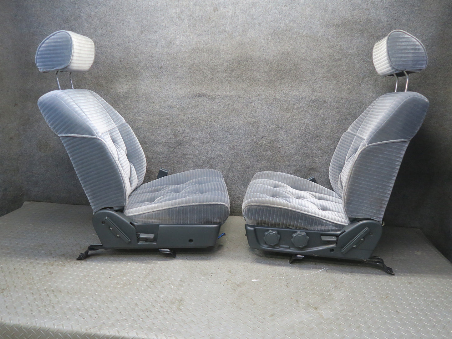 84-88 Toyota Cressida MX73 Luxury Sedan Front & Rear Velour Seat Blue Set OEM