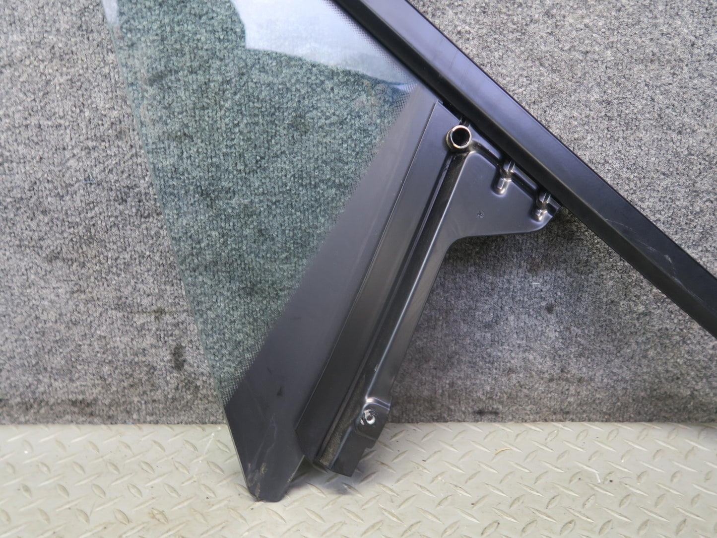 96-02 BMW E36/7 Z3 Roadster Convertible Rear Right Quarter Glass Window OEM