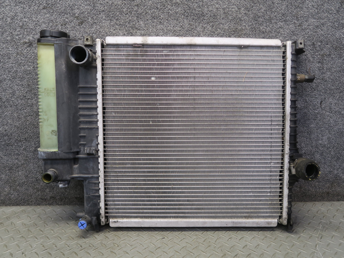 96-98 BMW E36/7 Z3 1.9L M44 Engine Cooling Radiator w Expension Reservoir