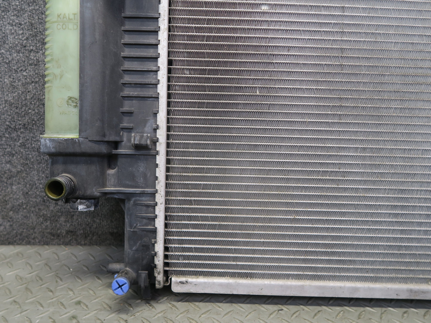 96-98 BMW E36/7 Z3 1.9L M44 Engine Cooling Radiator w Expension Reservoir