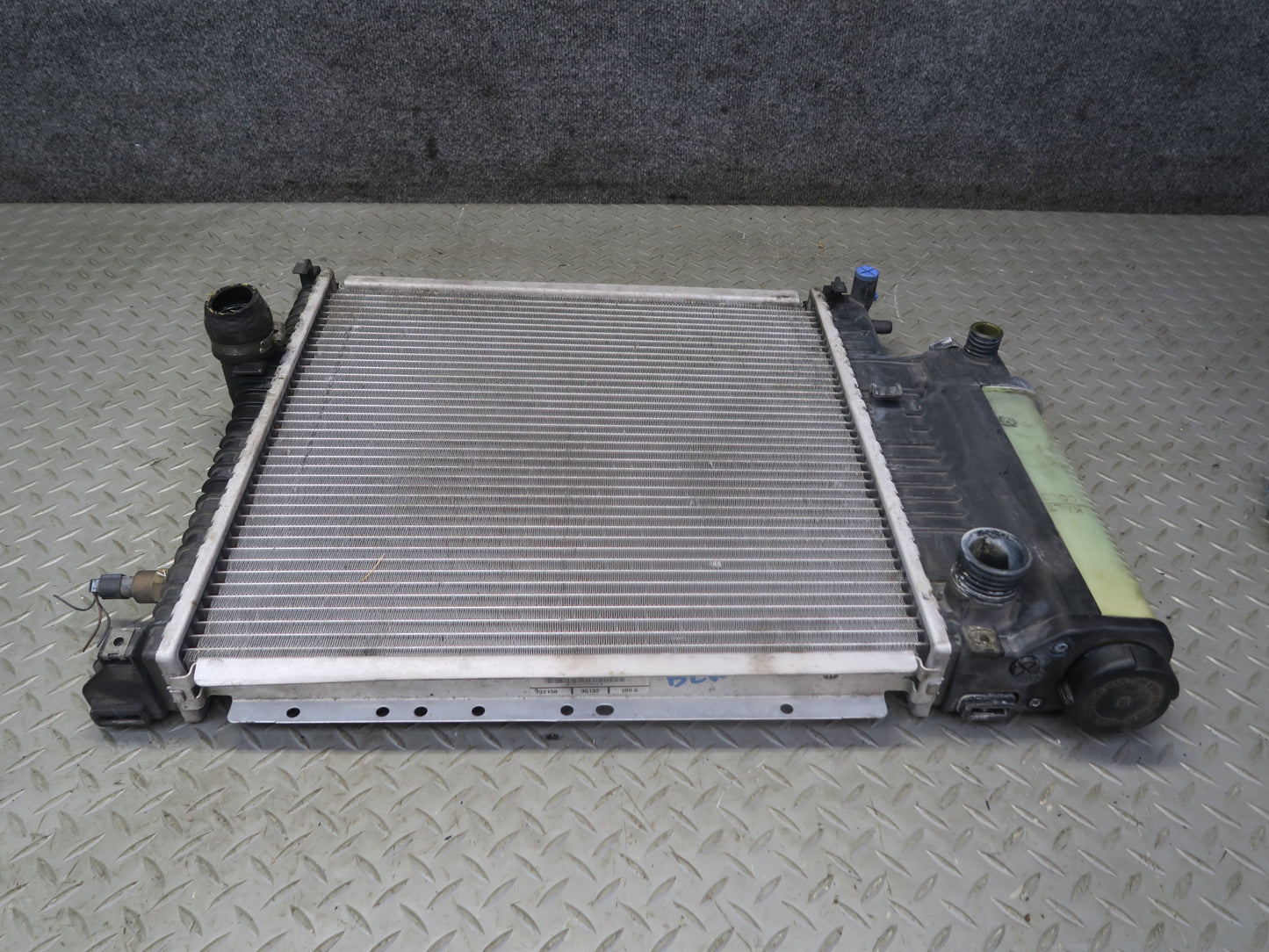 96-98 BMW E36/7 Z3 1.9L M44 Engine Cooling Radiator w Expension Reservoir