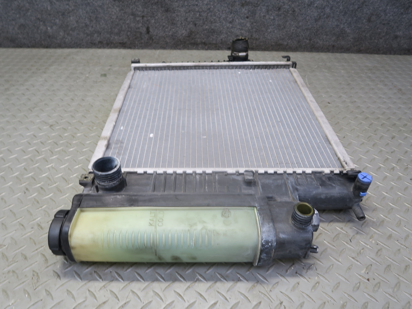 96-98 BMW E36/7 Z3 1.9L M44 Engine Cooling Radiator w Expension Reservoir