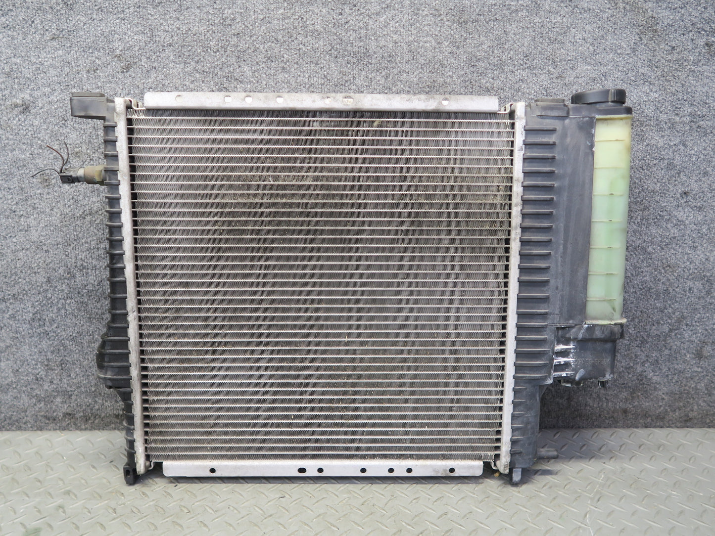 96-98 BMW E36/7 Z3 1.9L M44 Engine Cooling Radiator w Expension Reservoir