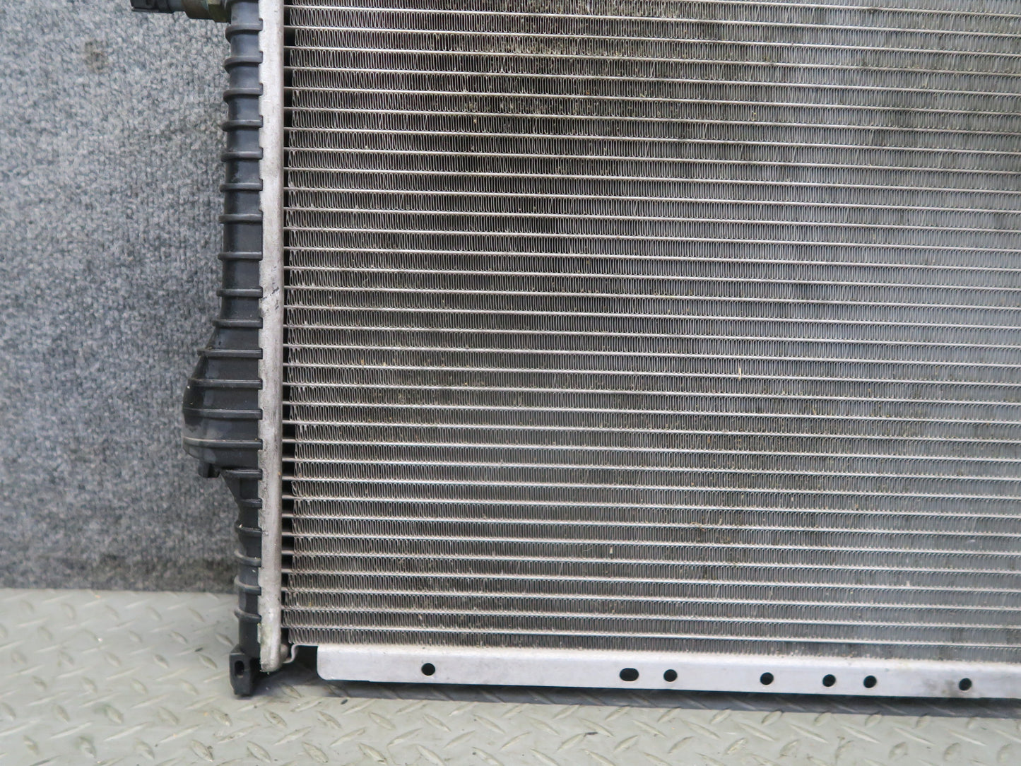 96-98 BMW E36/7 Z3 1.9L M44 Engine Cooling Radiator w Expension Reservoir