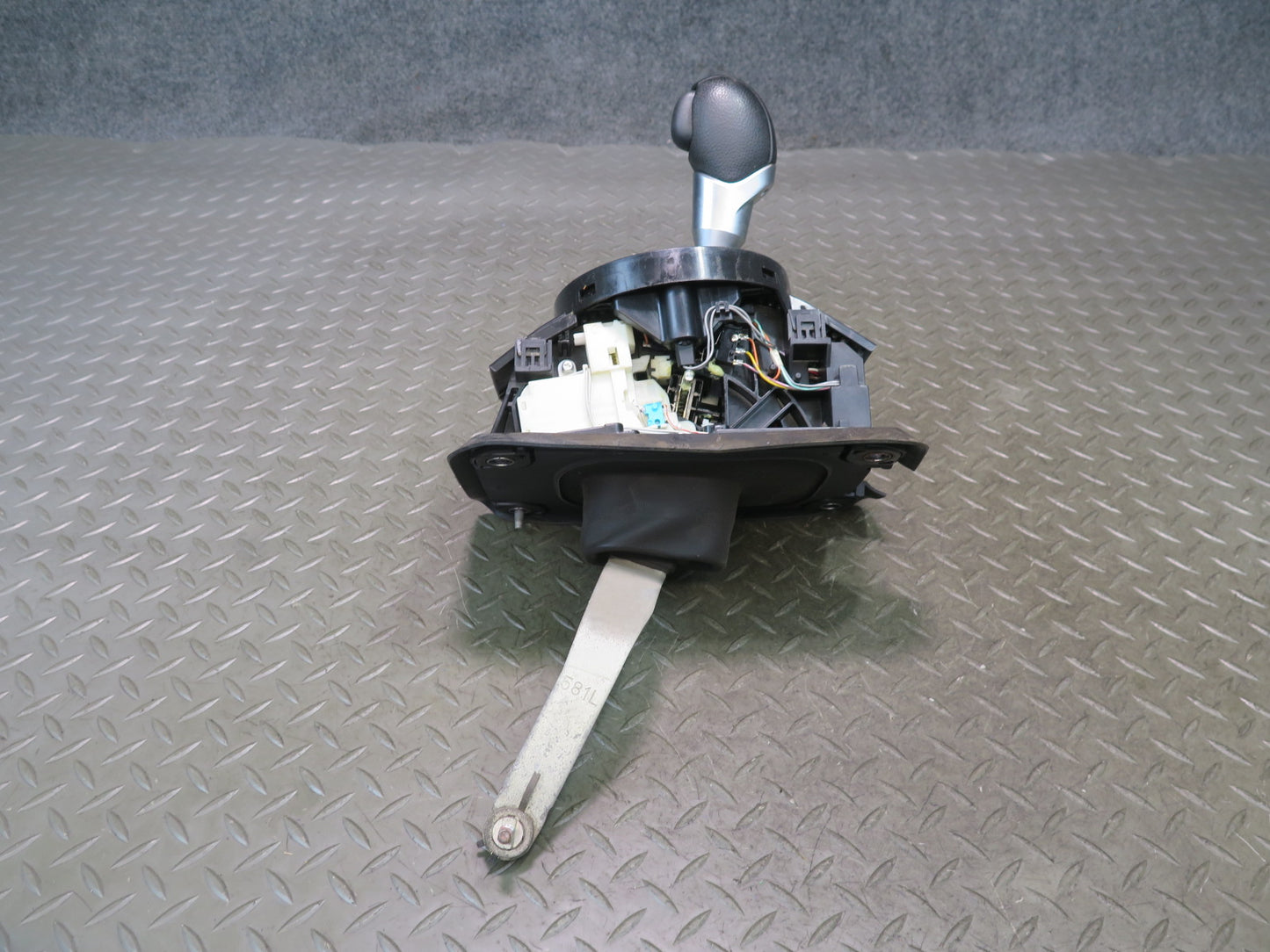 09-20 Nissan 370Z Z34 A/T Automatic Transmission Gear Shifter w Knob Assy OEM
