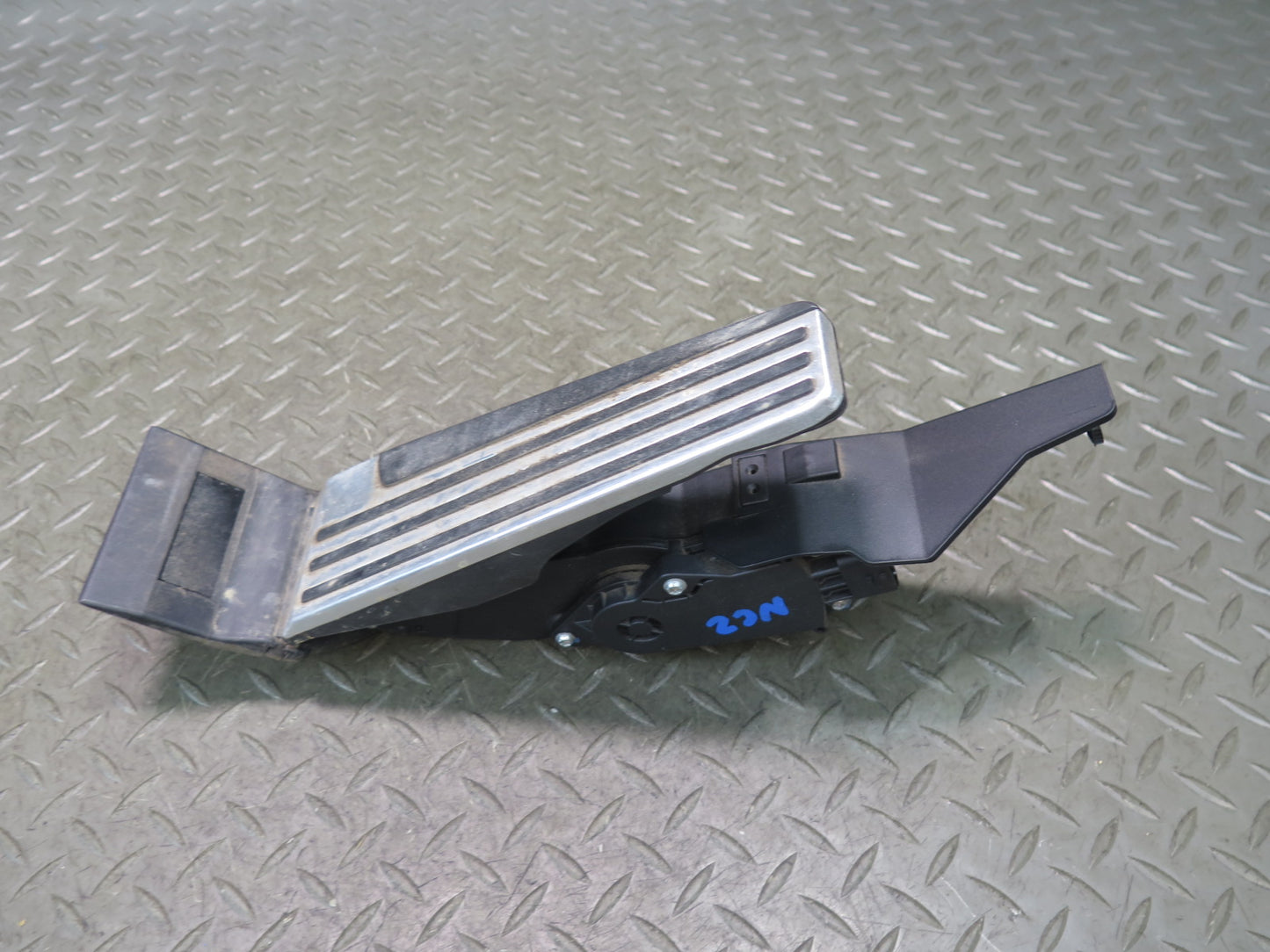 09-20 Nissan Z34 370Z Gas Accelerator Throttle Pedal Assembly 18002-1NC0C OEM