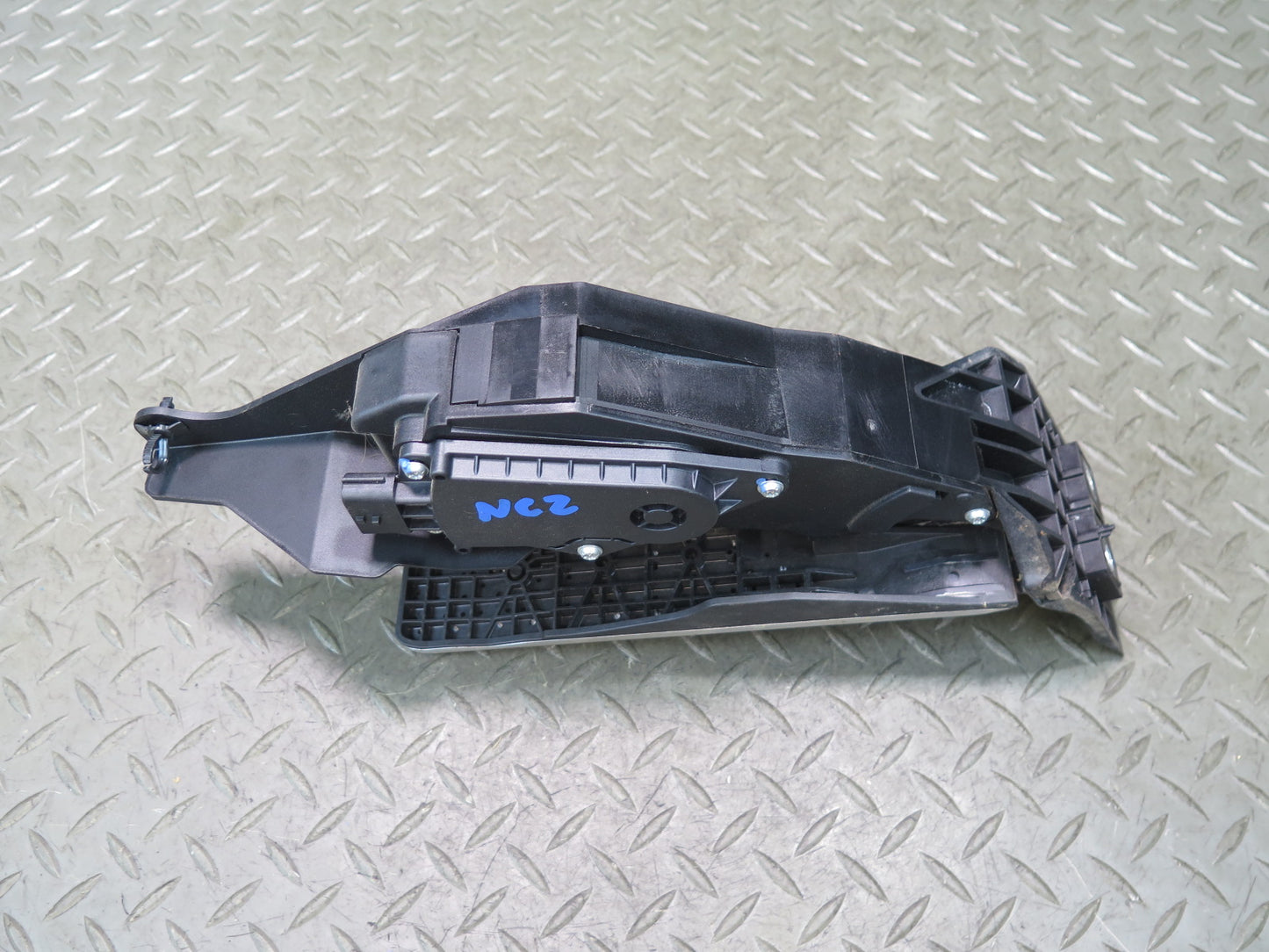 09-20 Nissan Z34 370Z Gas Accelerator Throttle Pedal Assembly 18002-1NC0C OEM