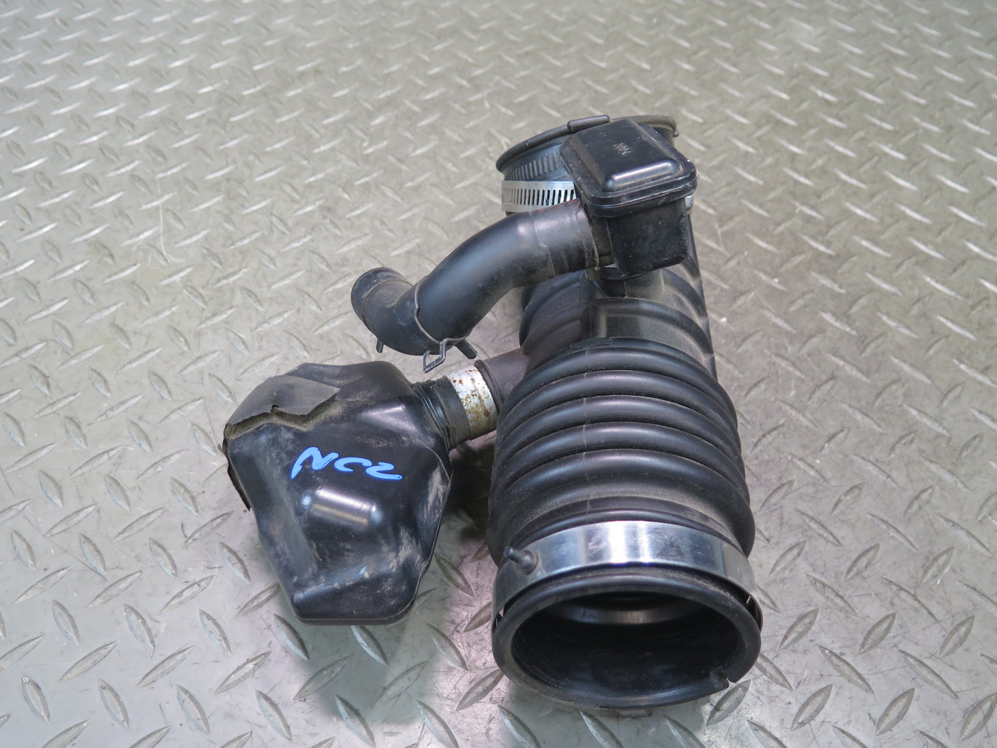 09-20 Nissan Z34 370Z VQ37VHR Left Air Intake Resonator Duct Hose Pipe OEM