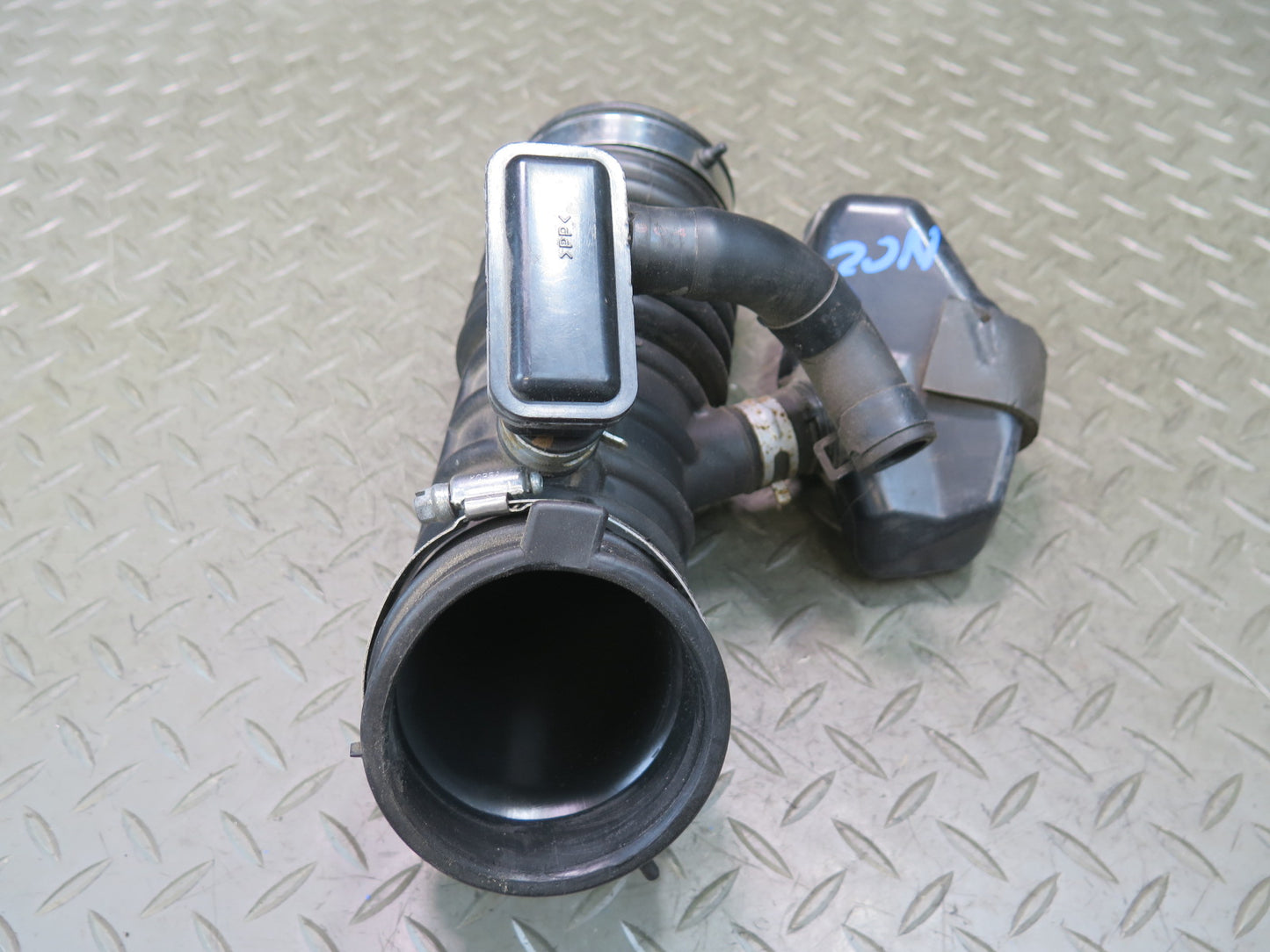 09-20 Nissan Z34 370Z VQ37VHR Left Air Intake Resonator Duct Hose Pipe OEM