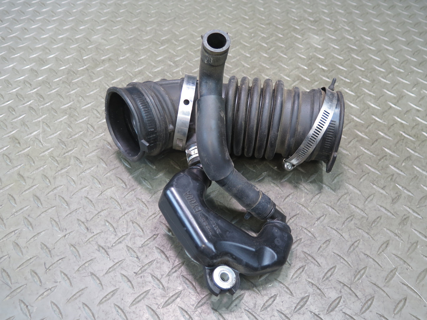 09-20 Nissan Z34 370Z VQ37VHR Right Air Intake Resonator Duct Hose Pipe OEM