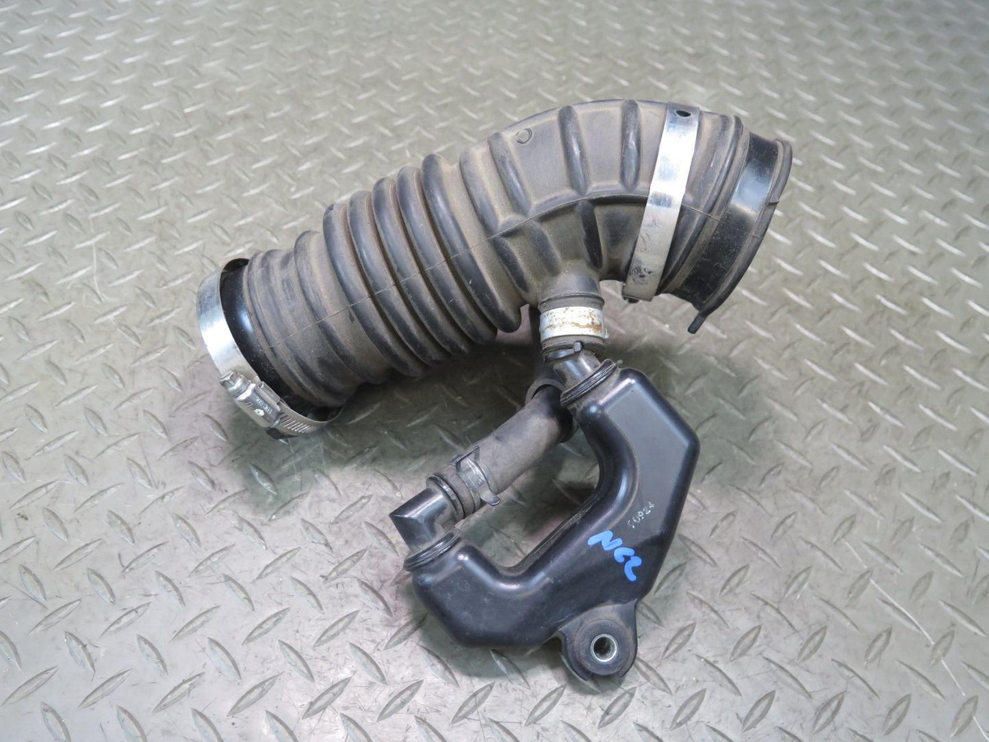 09-20 Nissan Z34 370Z VQ37VHR Right Air Intake Resonator Duct Hose Pipe OEM