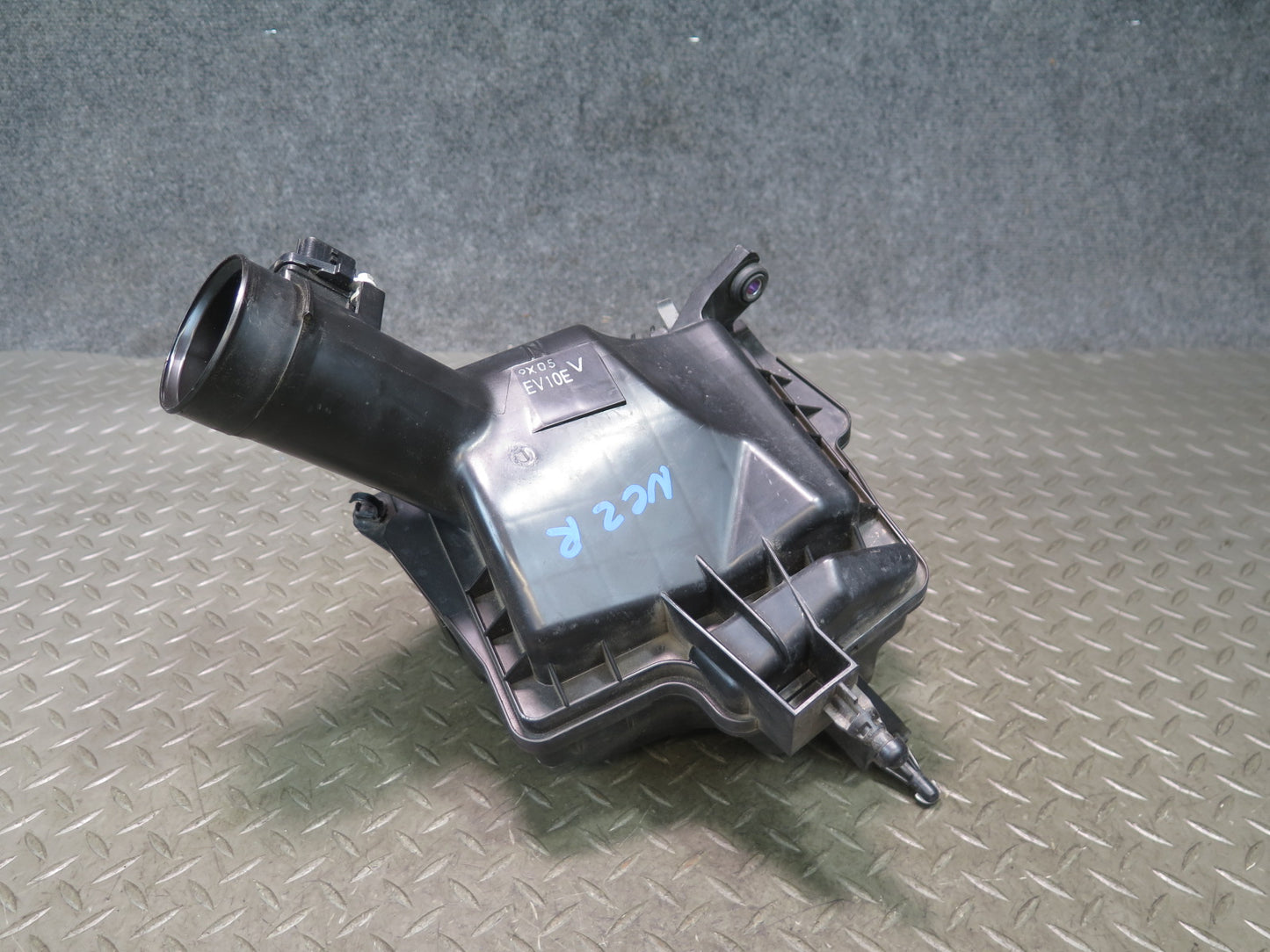 09-20 Nissan Z34 370Z Right Air Intake Cleaner Filter Box w MAF Sensor OEM