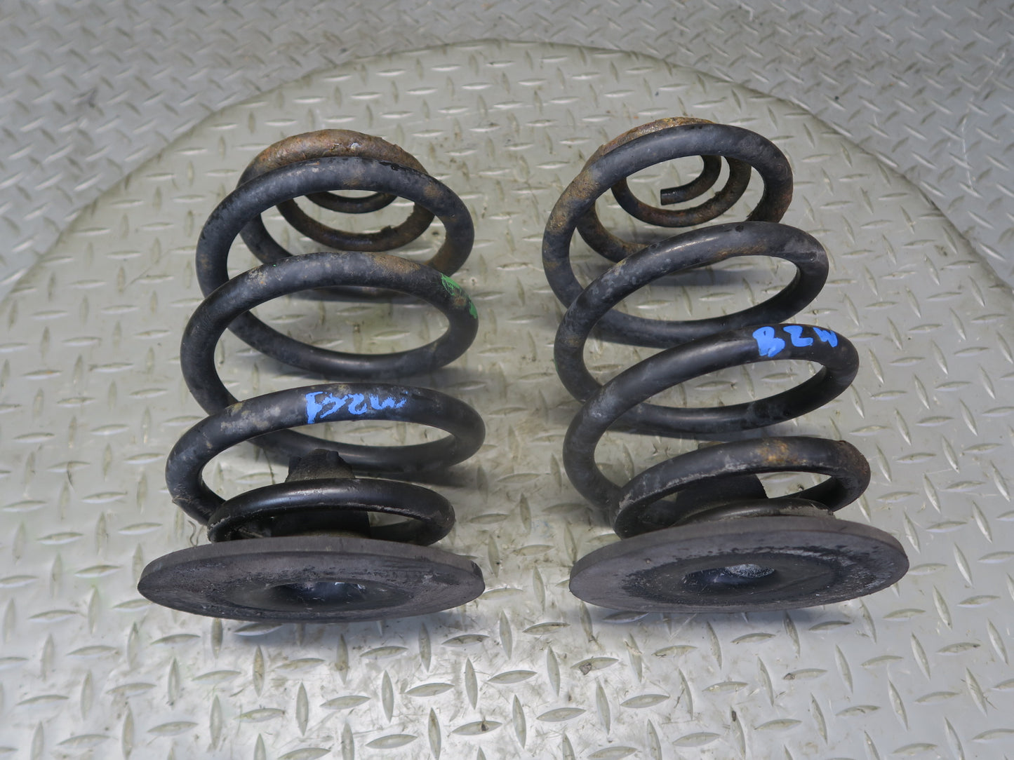 96-99 BMW E36/7 Z3 Roadster Set of 2 Rear Left & Right Coil Spring OEM