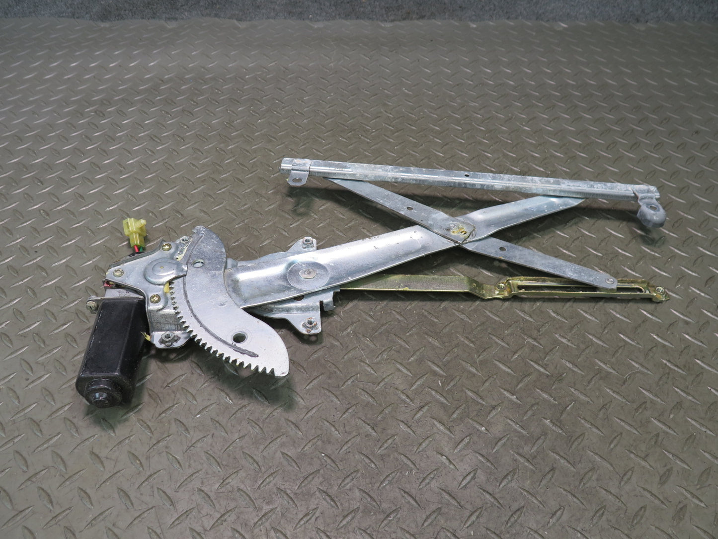 84-88 Toyota Cressida MX73 Sedan Front Right Door Window Regulator Motor OEM