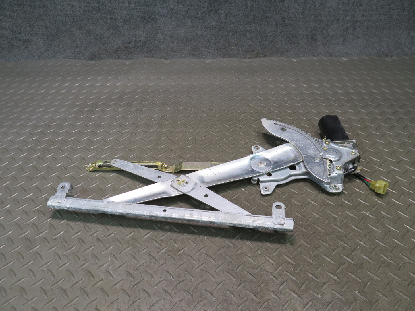 84-88 Toyota Cressida MX73 Sedan Front Right Door Window Regulator Motor OEM