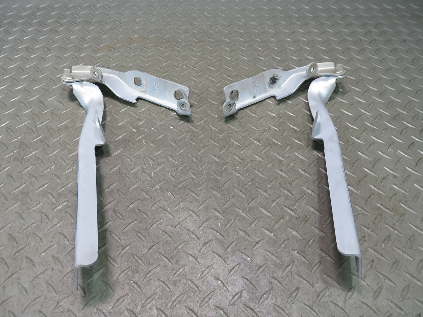 09-20 Nissan Z34 370Z Set of 2 Front Left & Right Hood Hinge OEM