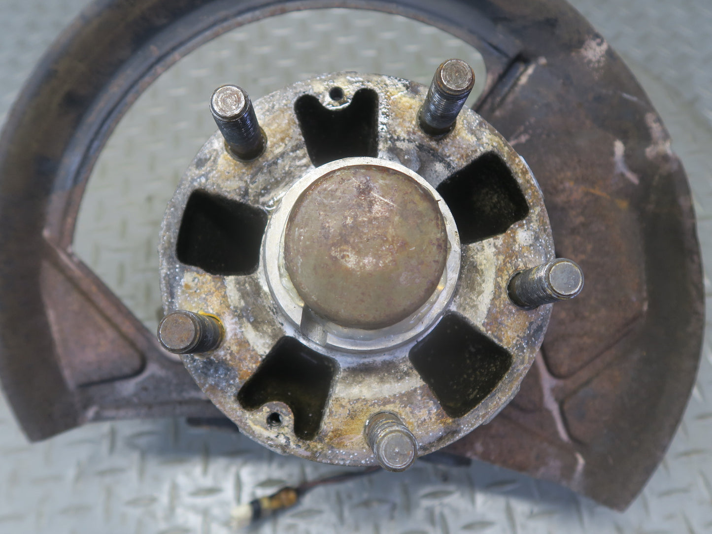 1984-1986 Porsche 928 S Front Right Side Spindle Knuckle Wheel Hub Bearing