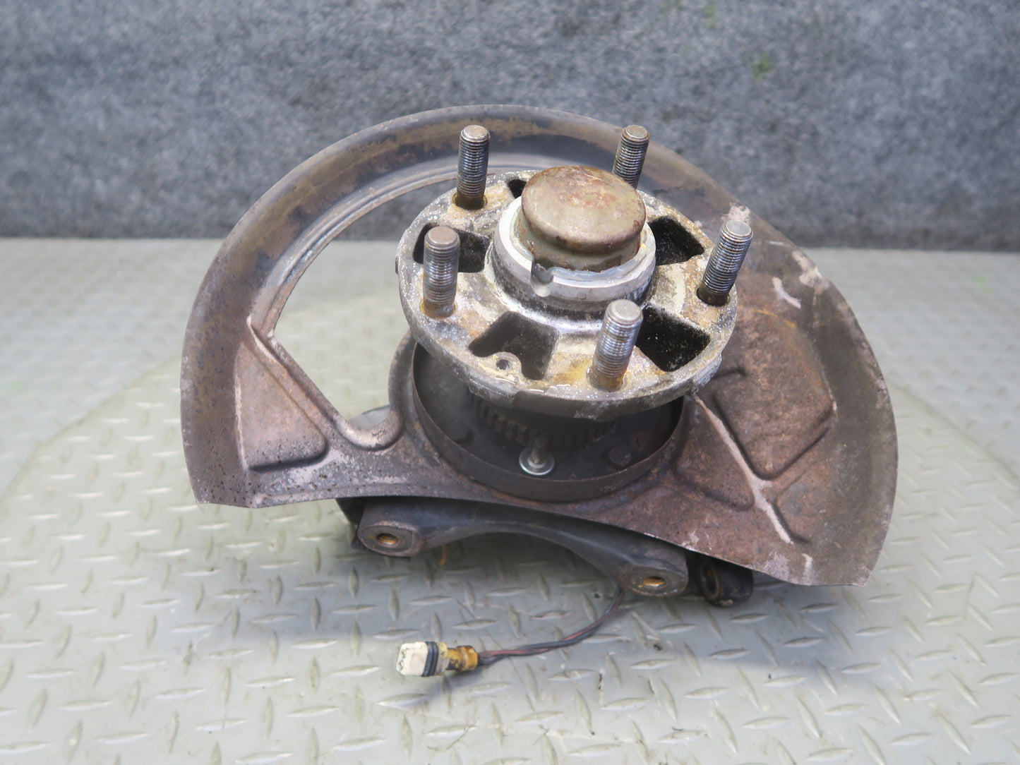 1984-1986 Porsche 928 S Front Right Side Spindle Knuckle Wheel Hub Bearing