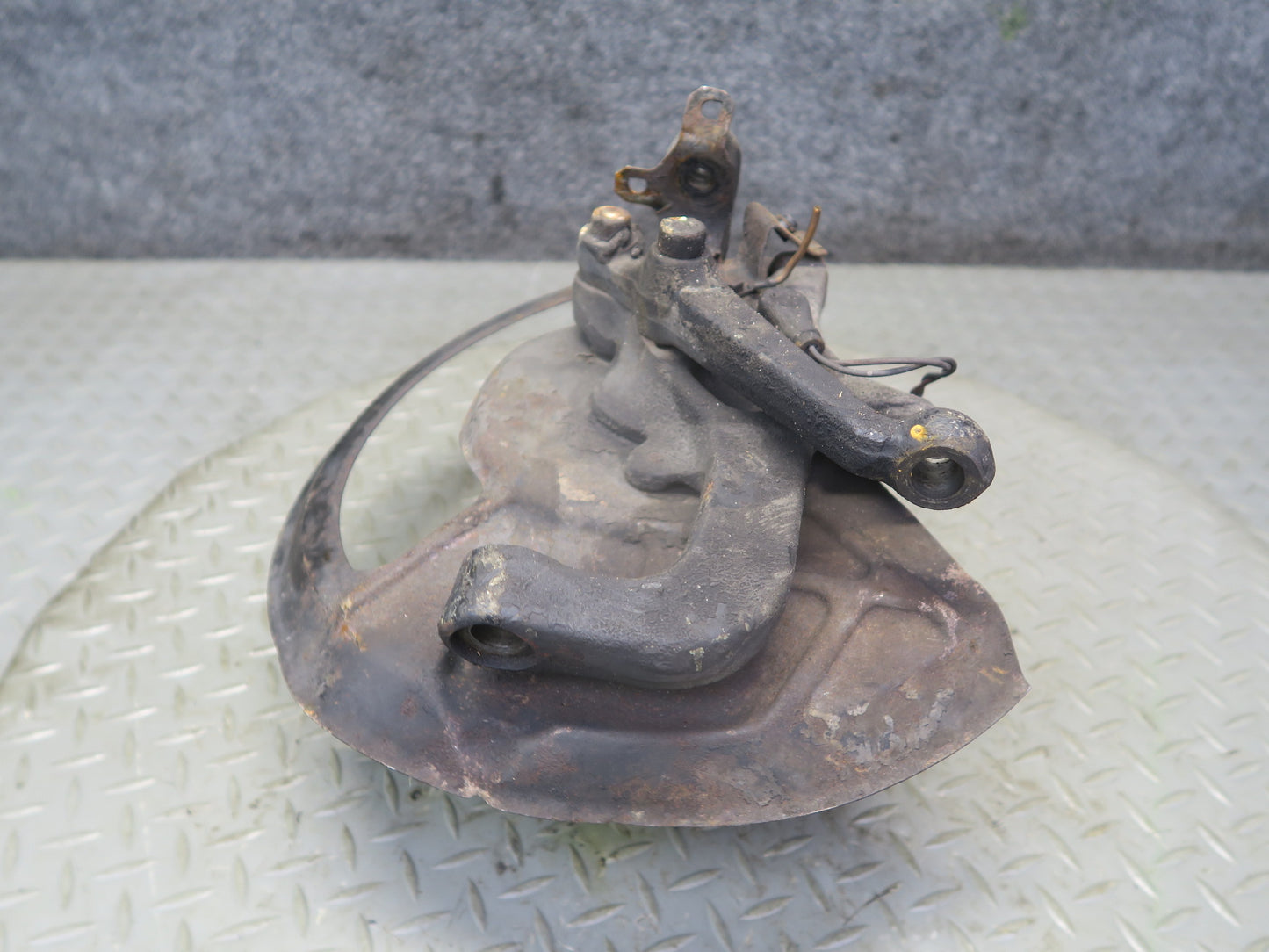 1984-1986 Porsche 928 S Front Right Side Spindle Knuckle Wheel Hub Bearing