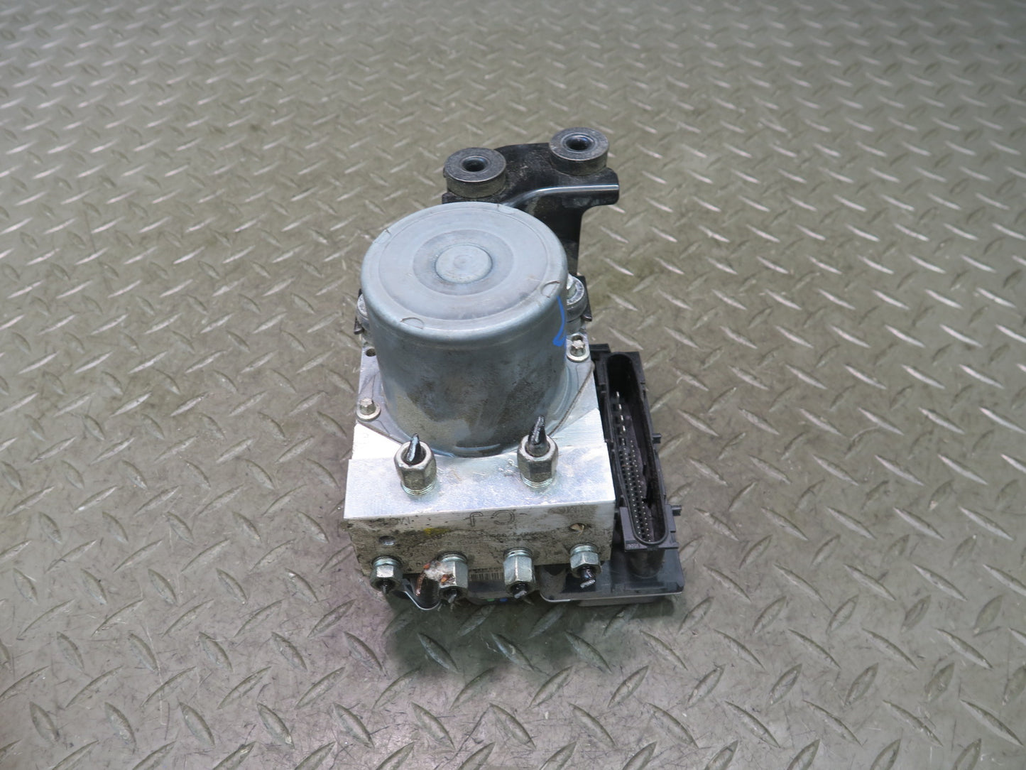 2010 Nissan Z34 370Z Anti Lock Brake ABS Pump Module 0265951284 OEM