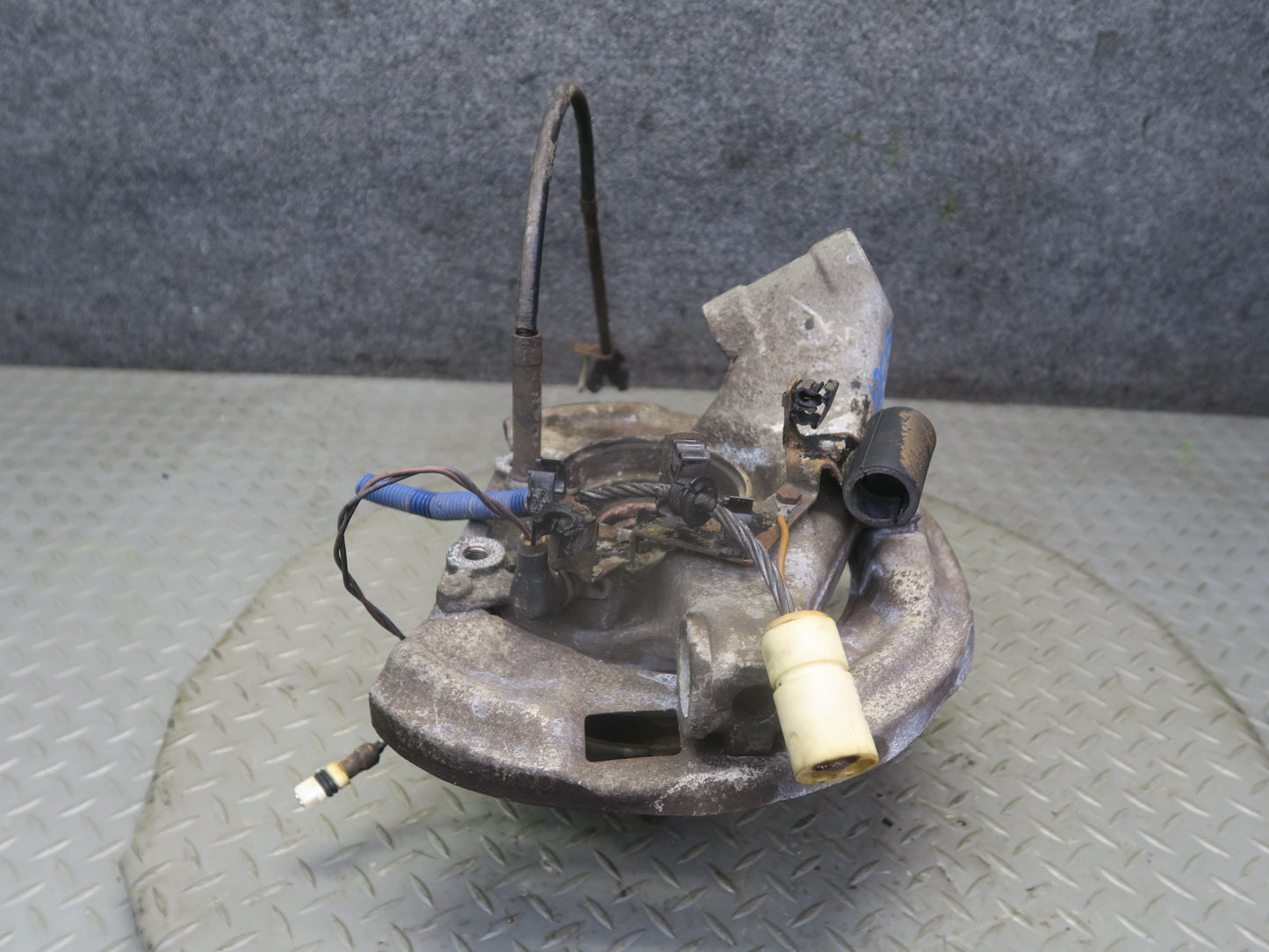 1984-1986 Porsche 928 S Rear Left Side Spindle Knuckle Wheel Hub Bearing