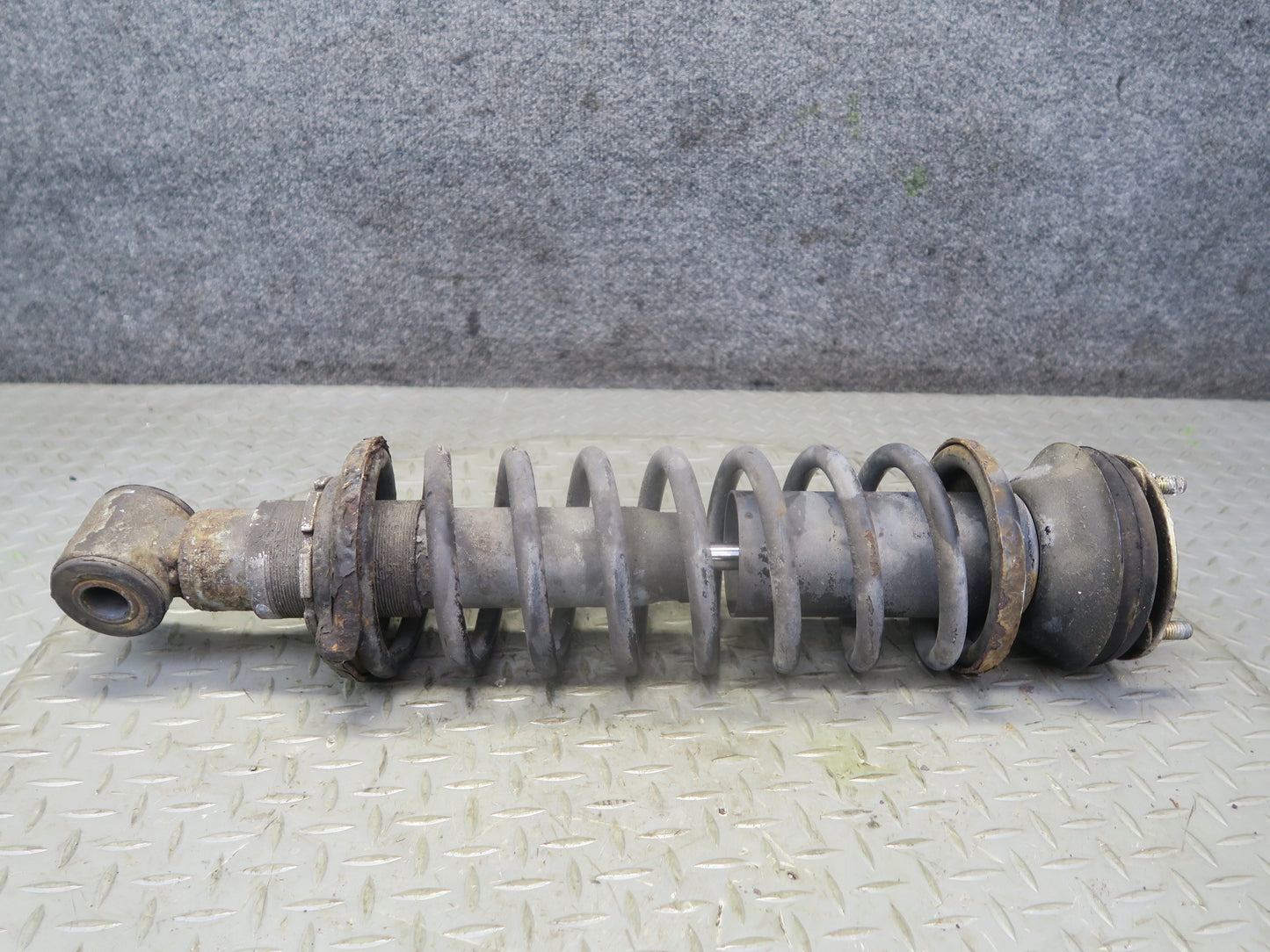 1983-1986 Porsche 928 S Rear Right Left Side Shock Strut Absorber W/ Spring Set