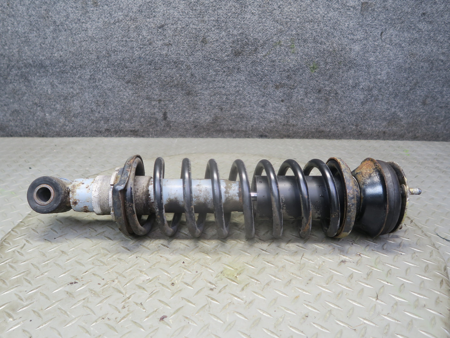 1983-1986 Porsche 928 S Rear Right Left Side Shock Strut Absorber W/ Spring Set