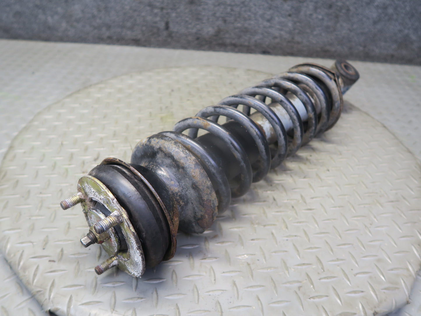 1983-1986 Porsche 928 S Rear Right Left Side Shock Strut Absorber W/ Spring Set