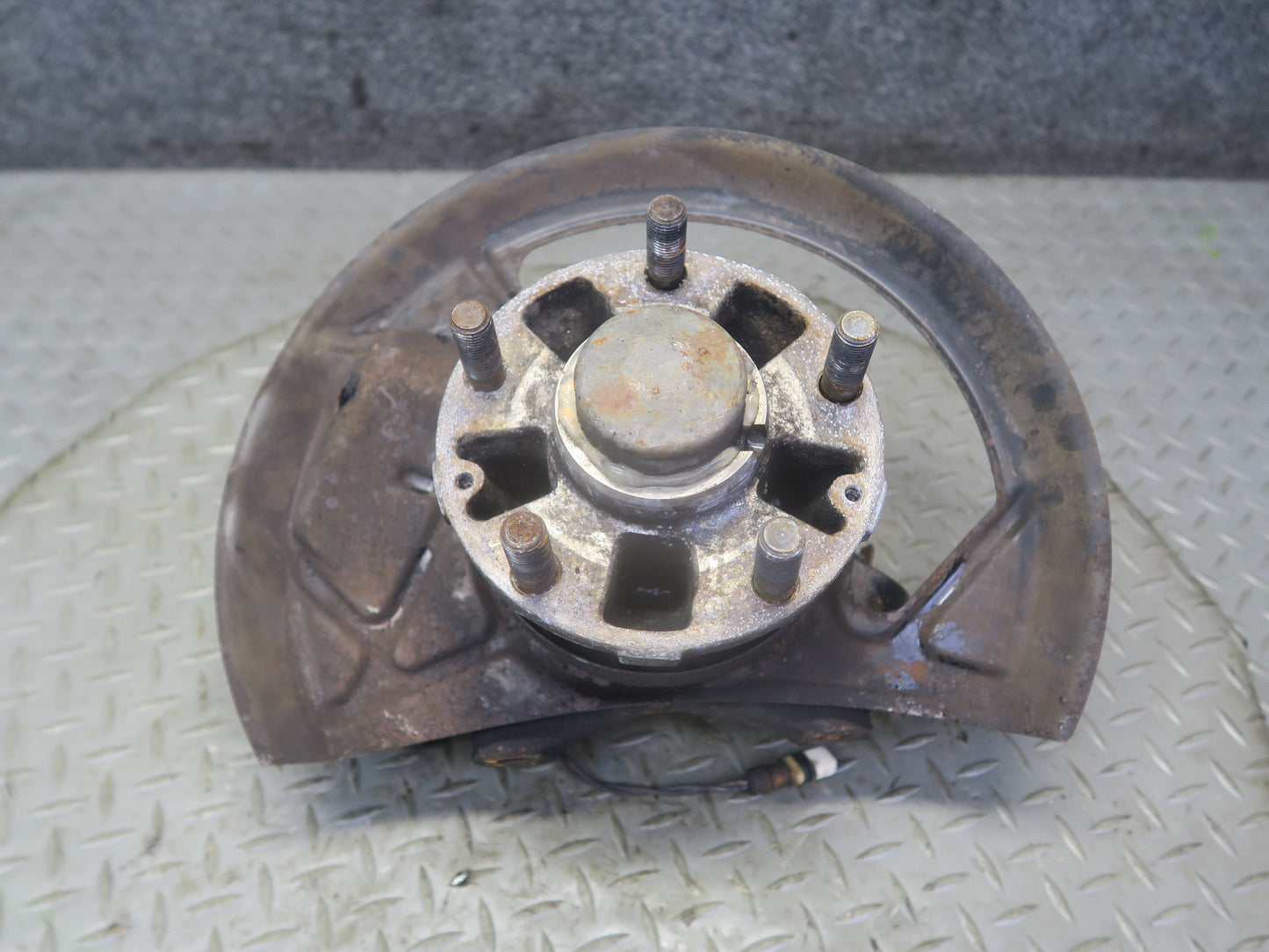 1984-1986 Porsche 928 S Front Left Side Spindle Knuckle Wheel Hub Bearing