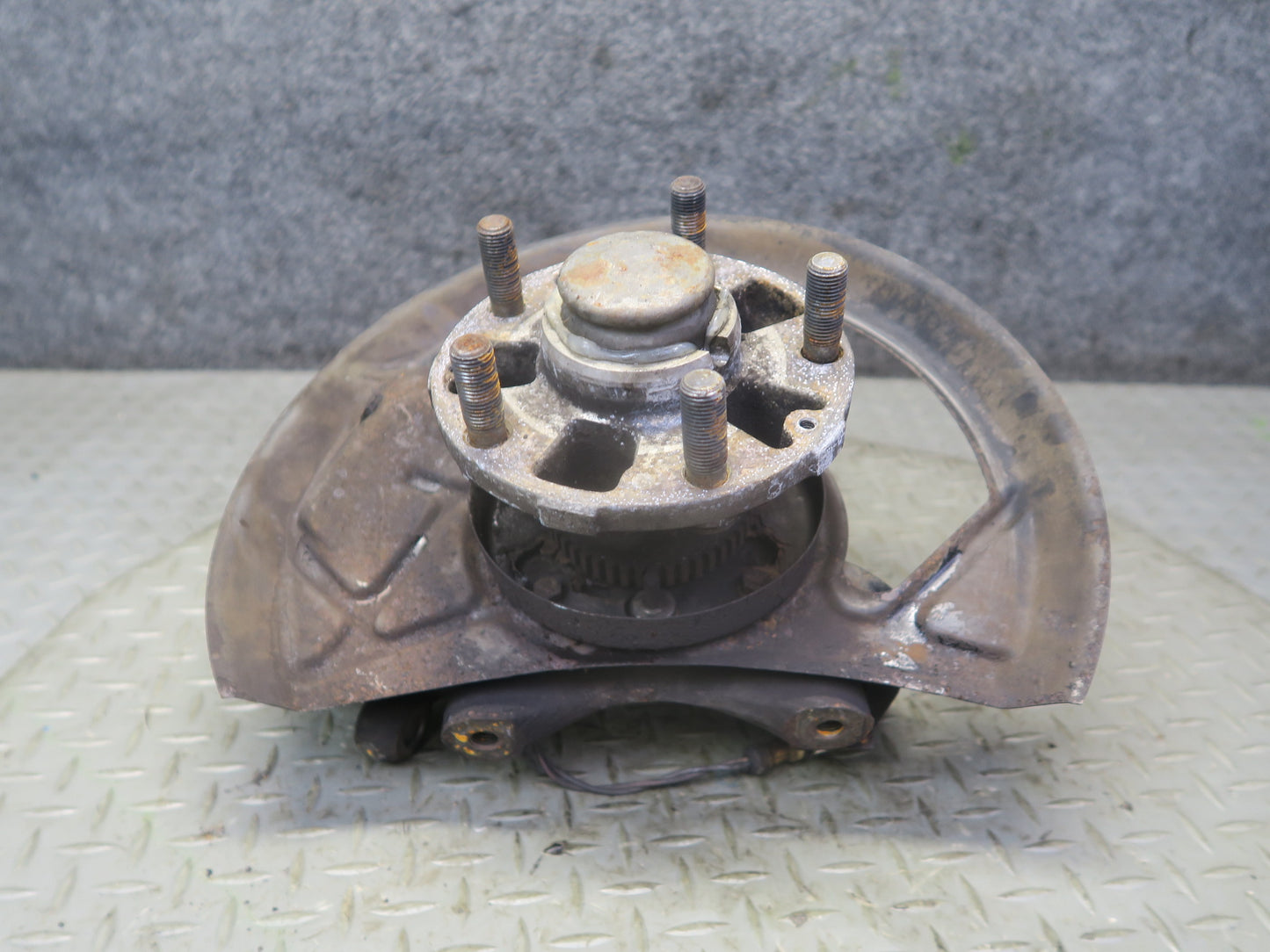 1984-1986 Porsche 928 S Front Left Side Spindle Knuckle Wheel Hub Bearing
