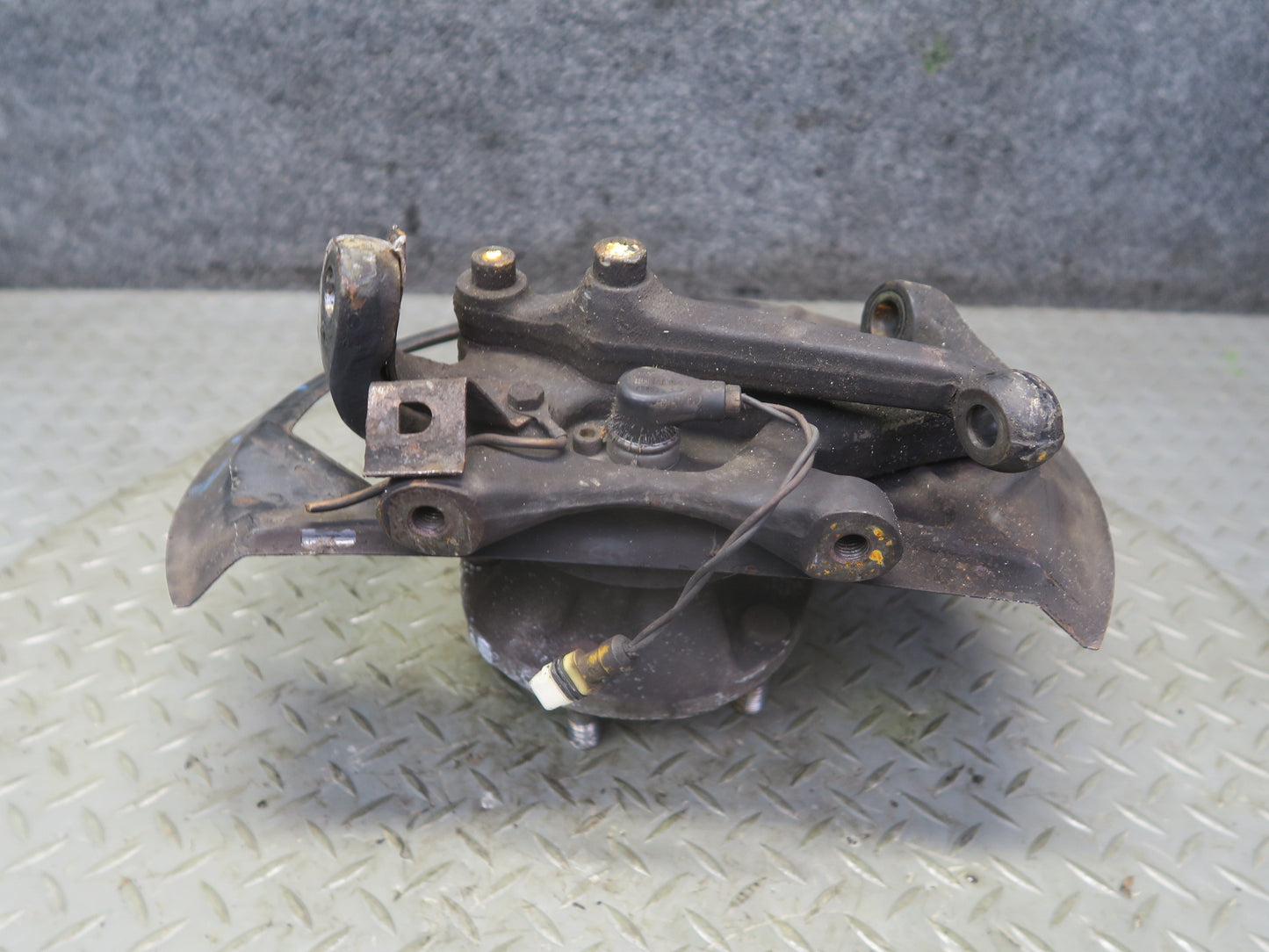 1984-1986 Porsche 928 S Front Left Side Spindle Knuckle Wheel Hub Bearing