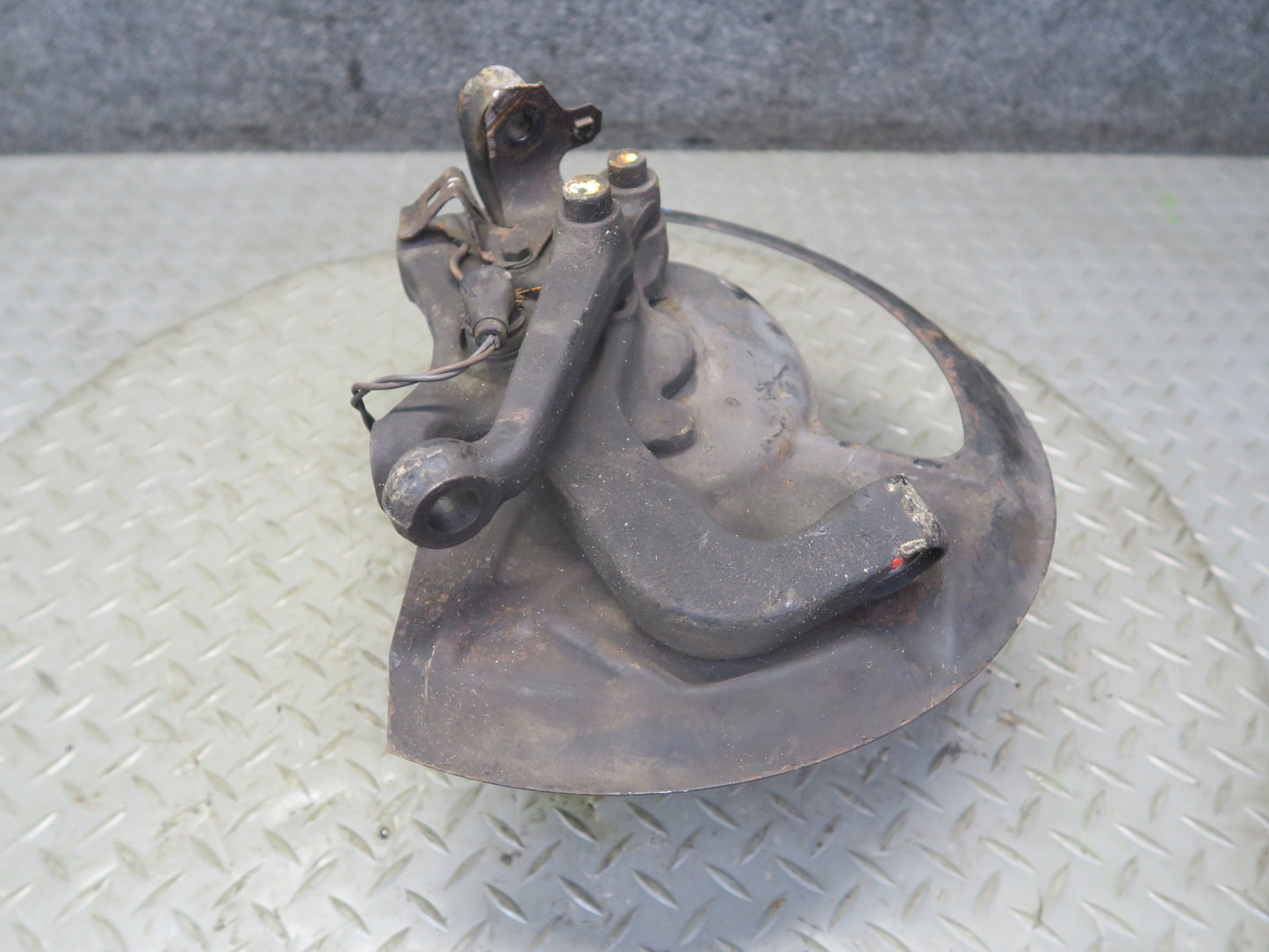 1984-1986 Porsche 928 S Front Left Side Spindle Knuckle Wheel Hub Bearing