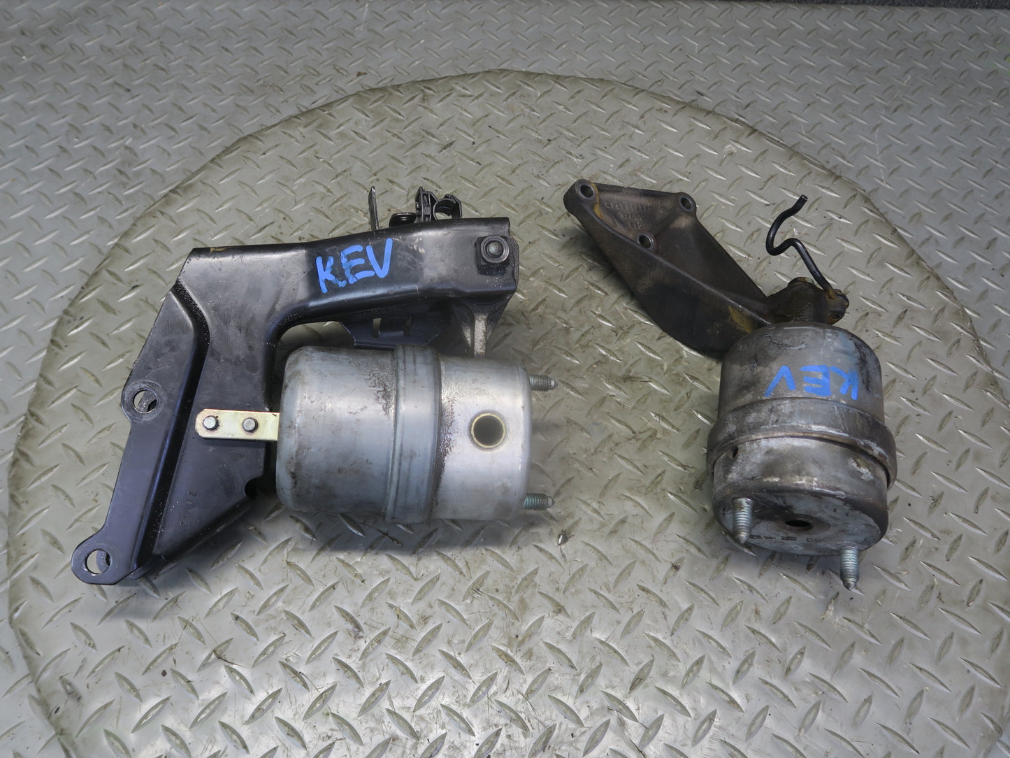 01-03 VW Eurovan T4 2.8L A/T Automatic Transmission Mount Bracket Set OEM