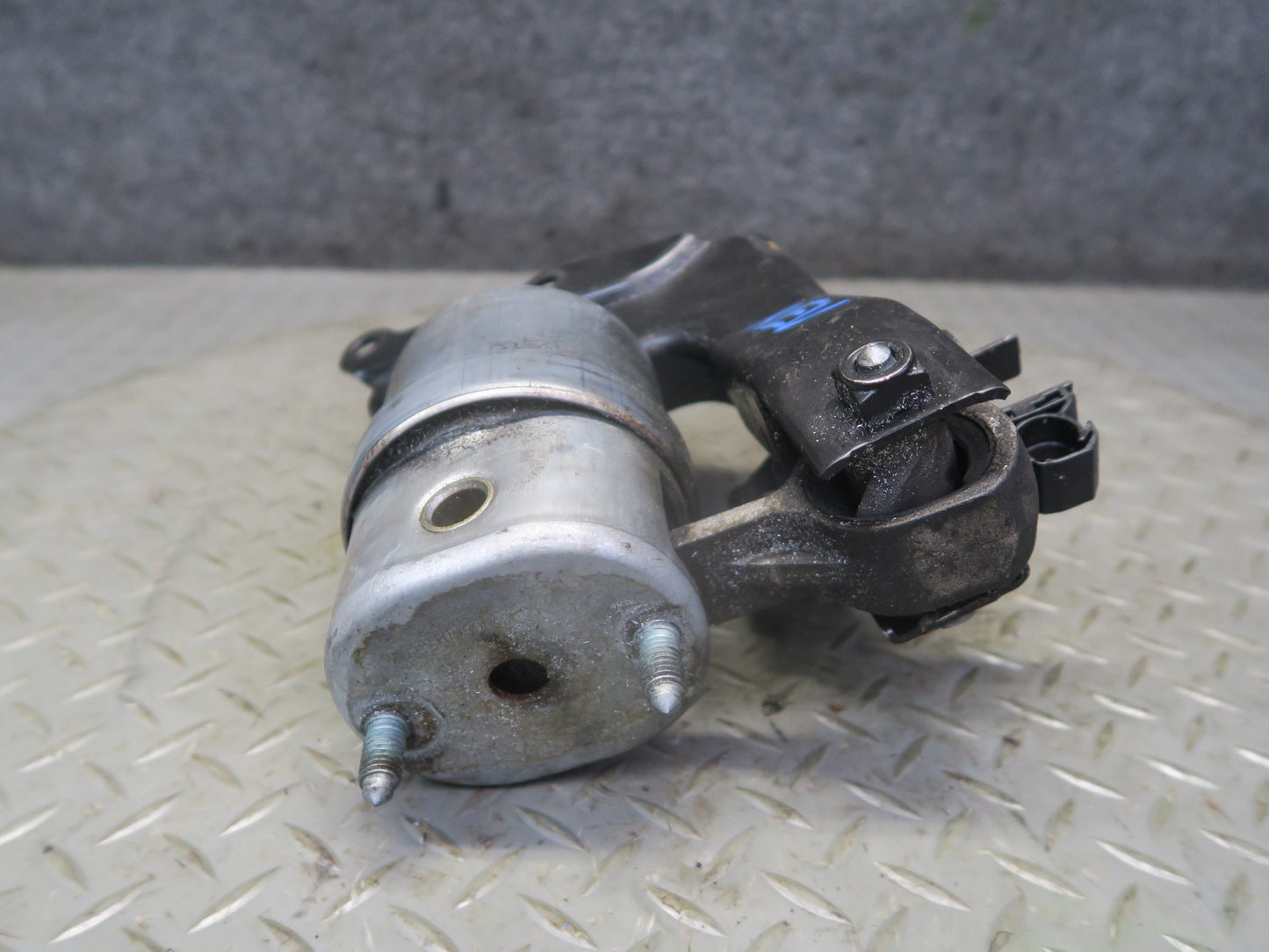 01-03 VW Eurovan T4 2.8L A/T Automatic Transmission Mount Bracket Set OEM