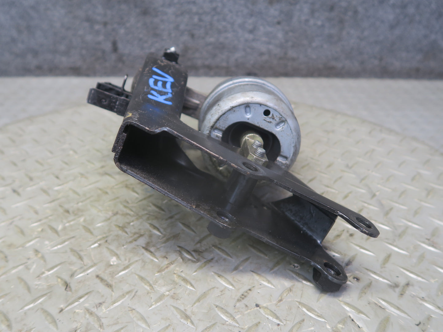 01-03 VW Eurovan T4 2.8L A/T Automatic Transmission Mount Bracket Set OEM