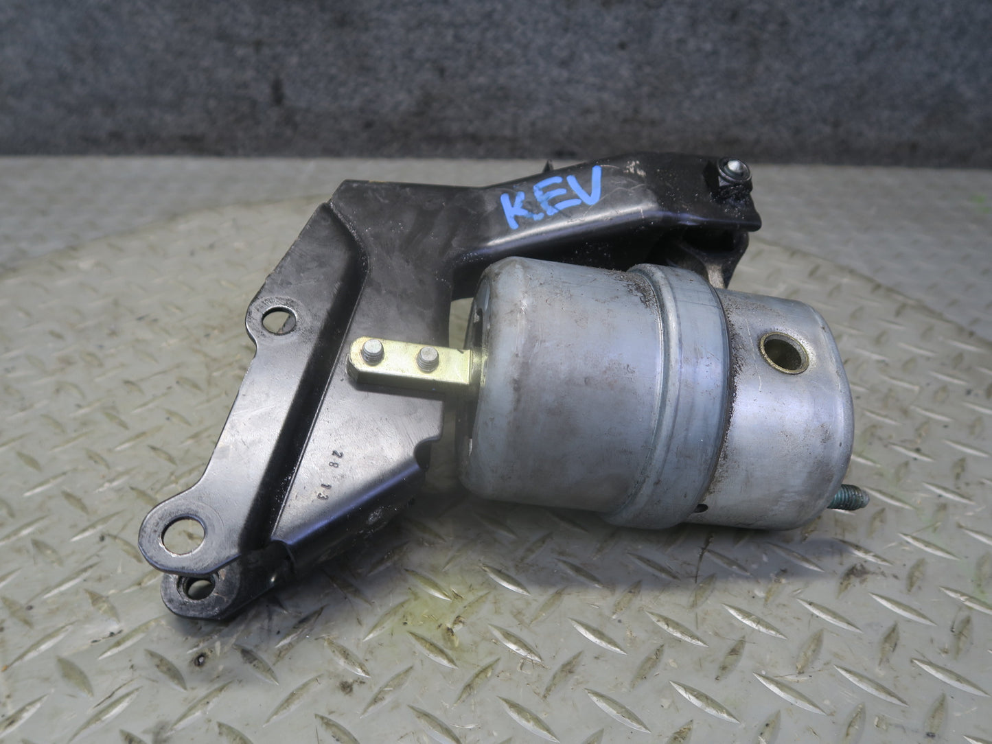 01-03 VW Eurovan T4 2.8L A/T Automatic Transmission Mount Bracket Set OEM