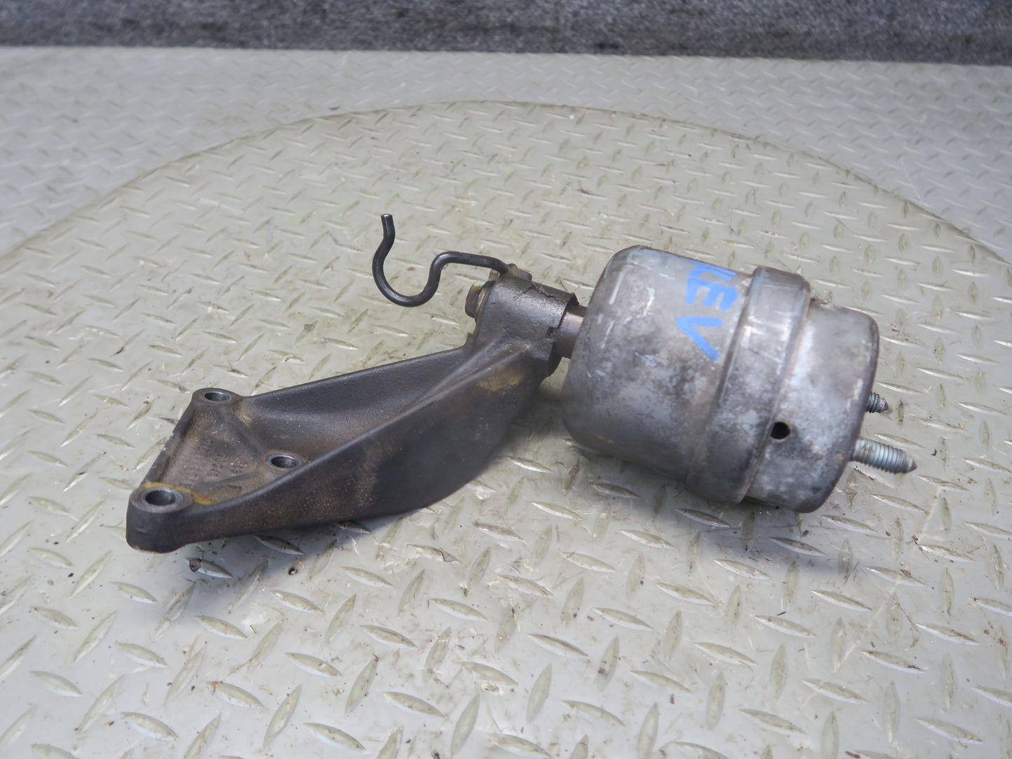 01-03 VW Eurovan T4 2.8L A/T Automatic Transmission Mount Bracket Set OEM