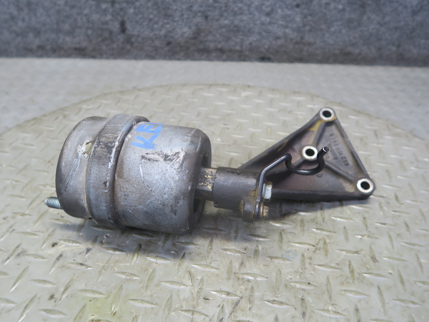 01-03 VW Eurovan T4 2.8L A/T Automatic Transmission Mount Bracket Set OEM