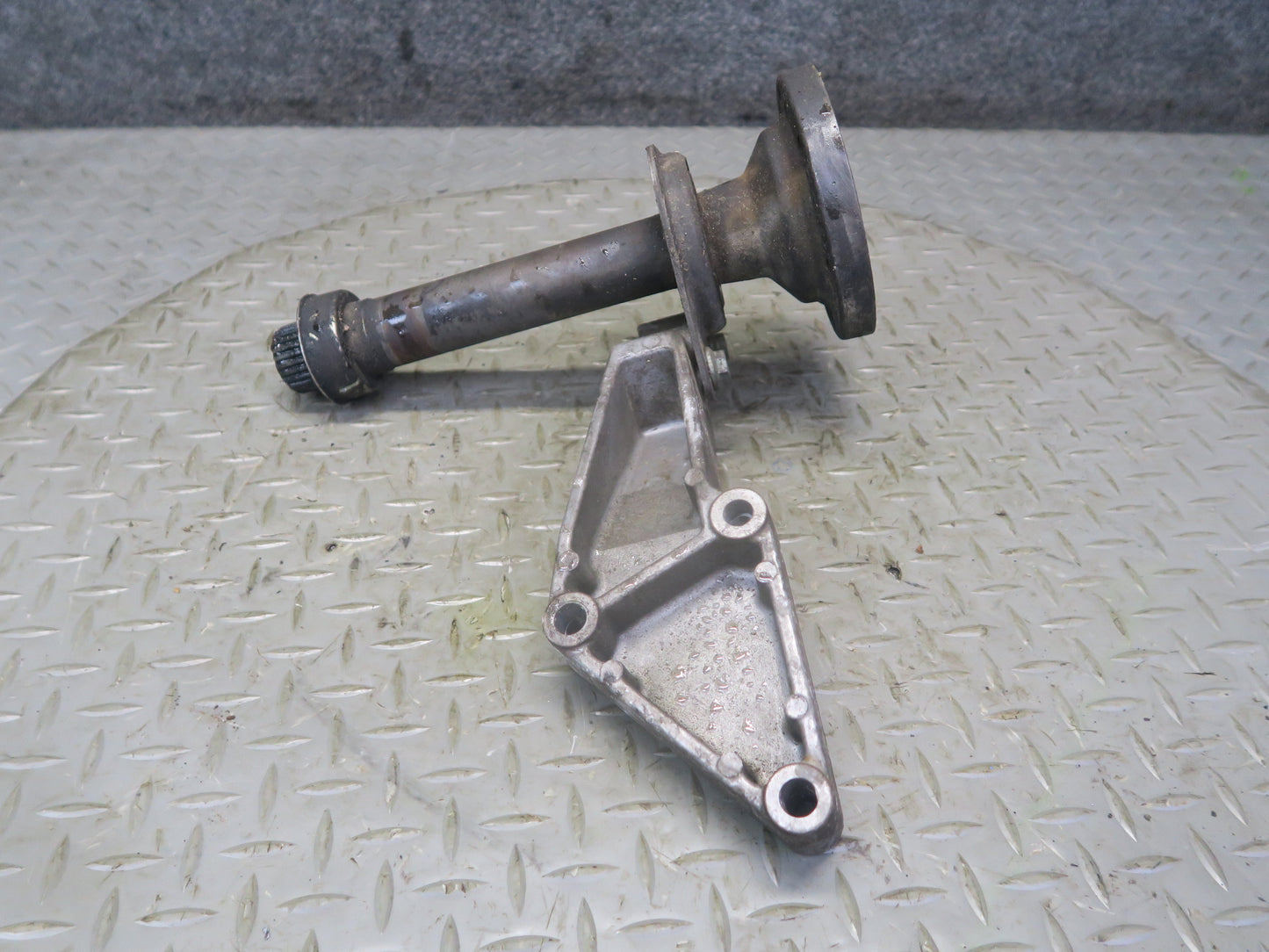 01-03 VW Eurovan T4 2.8L Transmission Right Mount Support w Shaft 02G409905B OEM