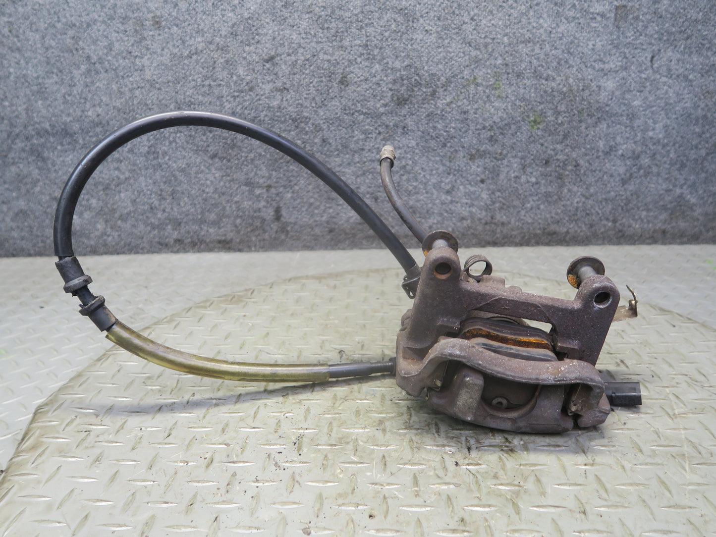 01-03 VW Eurovan T4 2.8L FWD Set of 2 Rear Left & Right Brake Caliper 136K OEM