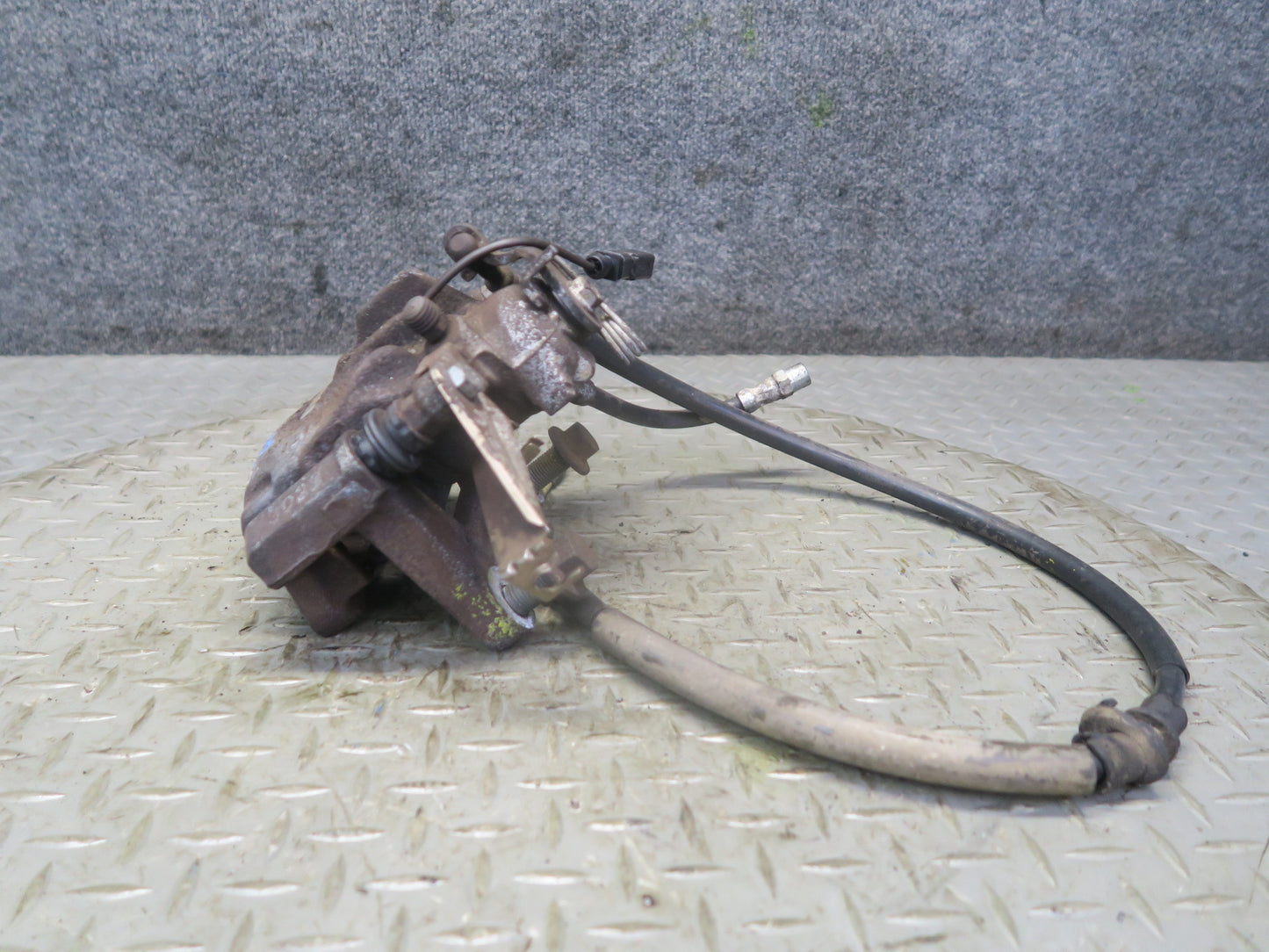 01-03 VW Eurovan T4 2.8L FWD Set of 2 Rear Left & Right Brake Caliper 136K OEM