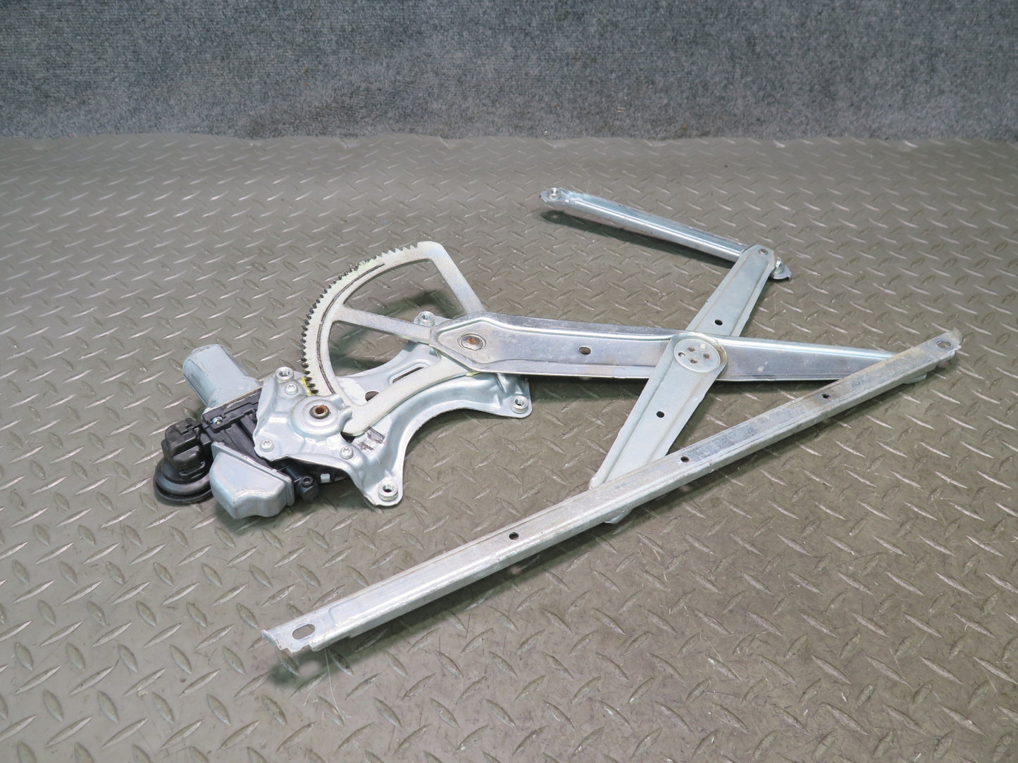 2010-2013 Lexus URJ150L GX460 Front Left Driver Door Window Regulator W/ Motor