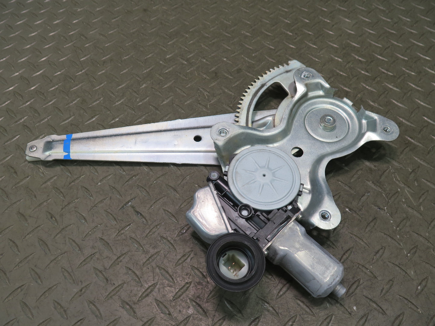 2010-2013 Lexus URJ150L GX460 Rear Right Pass Door Window Regulator W/ Motor