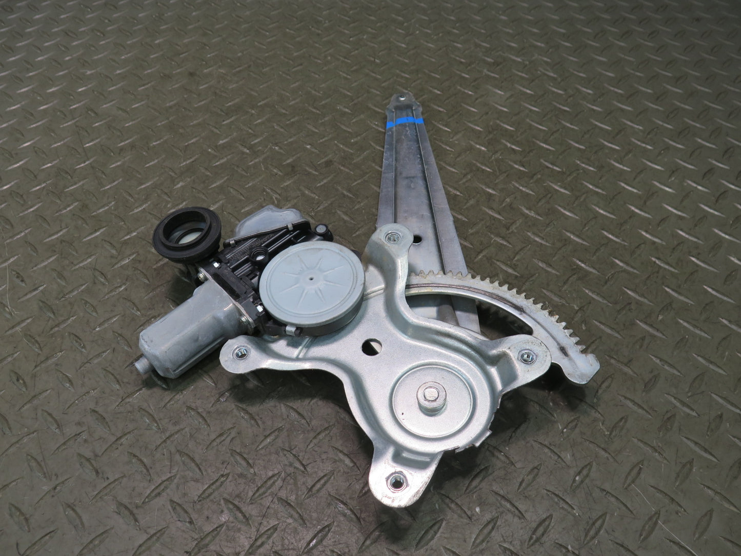 2010-2013 Lexus URJ150L GX460 Rear Right Pass Door Window Regulator W/ Motor