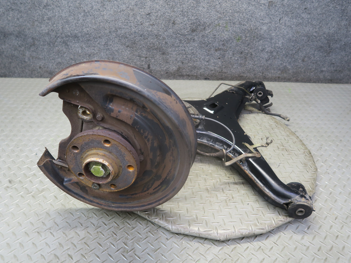 99-03 VW Eurovan T4 Rear Right Spindle Knuckle Wheel Hub Bearing 136K Miles OEM