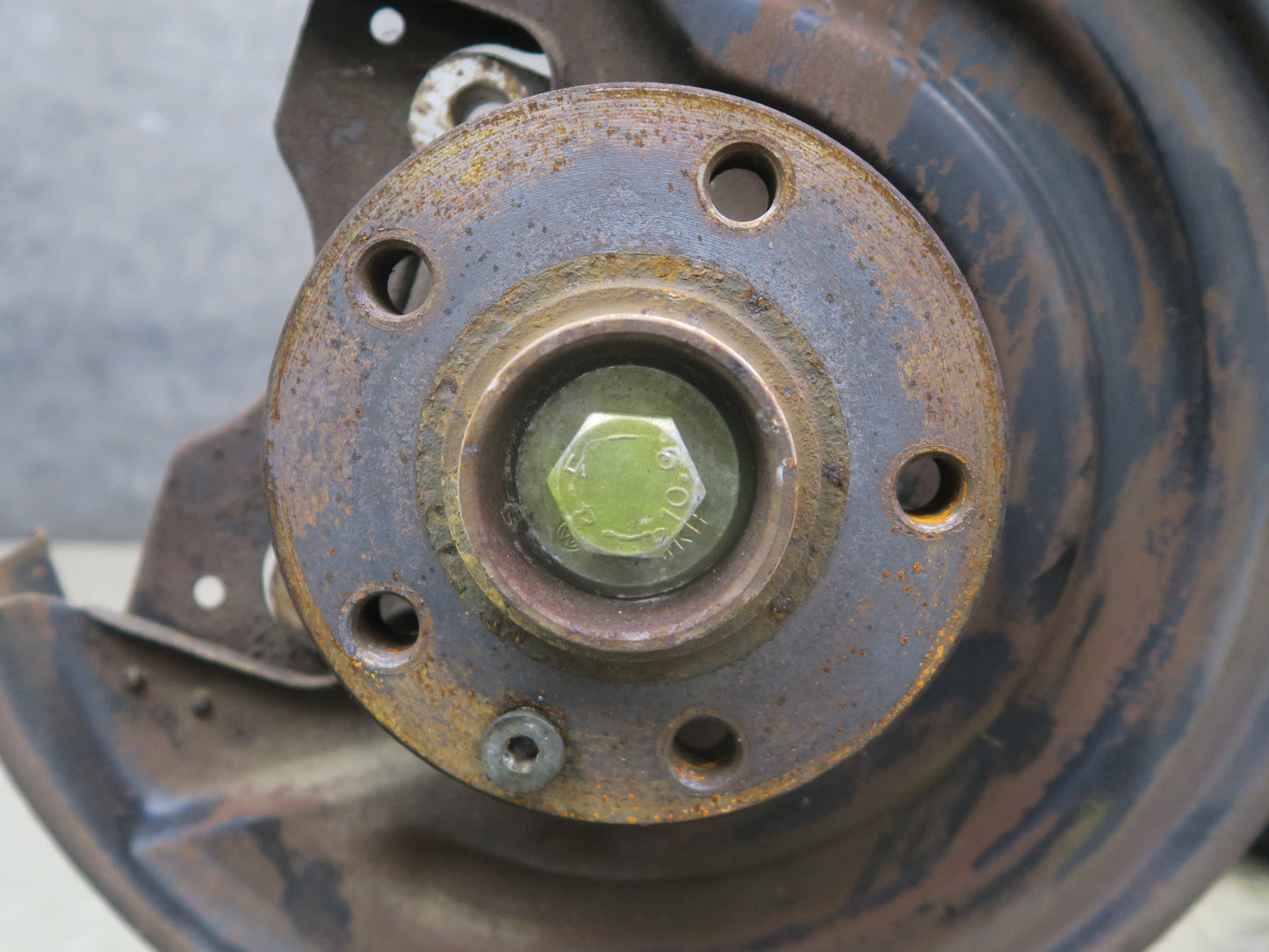 99-03 VW Eurovan T4 Rear Right Spindle Knuckle Wheel Hub Bearing 136K Miles OEM