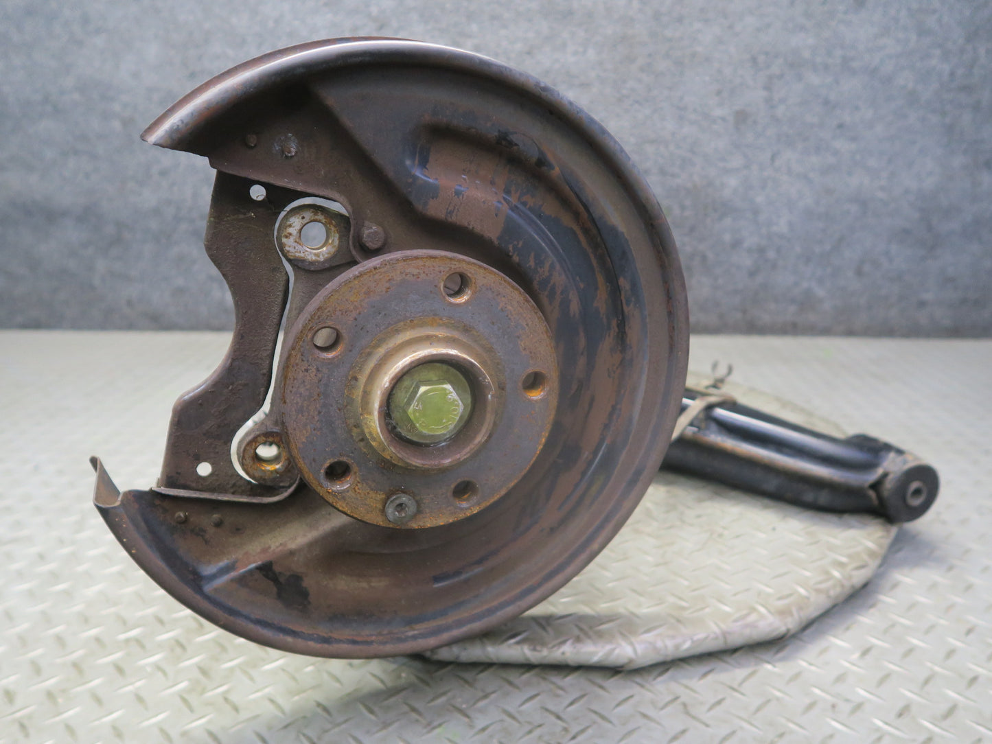 99-03 VW Eurovan T4 Rear Right Spindle Knuckle Wheel Hub Bearing 136K Miles OEM